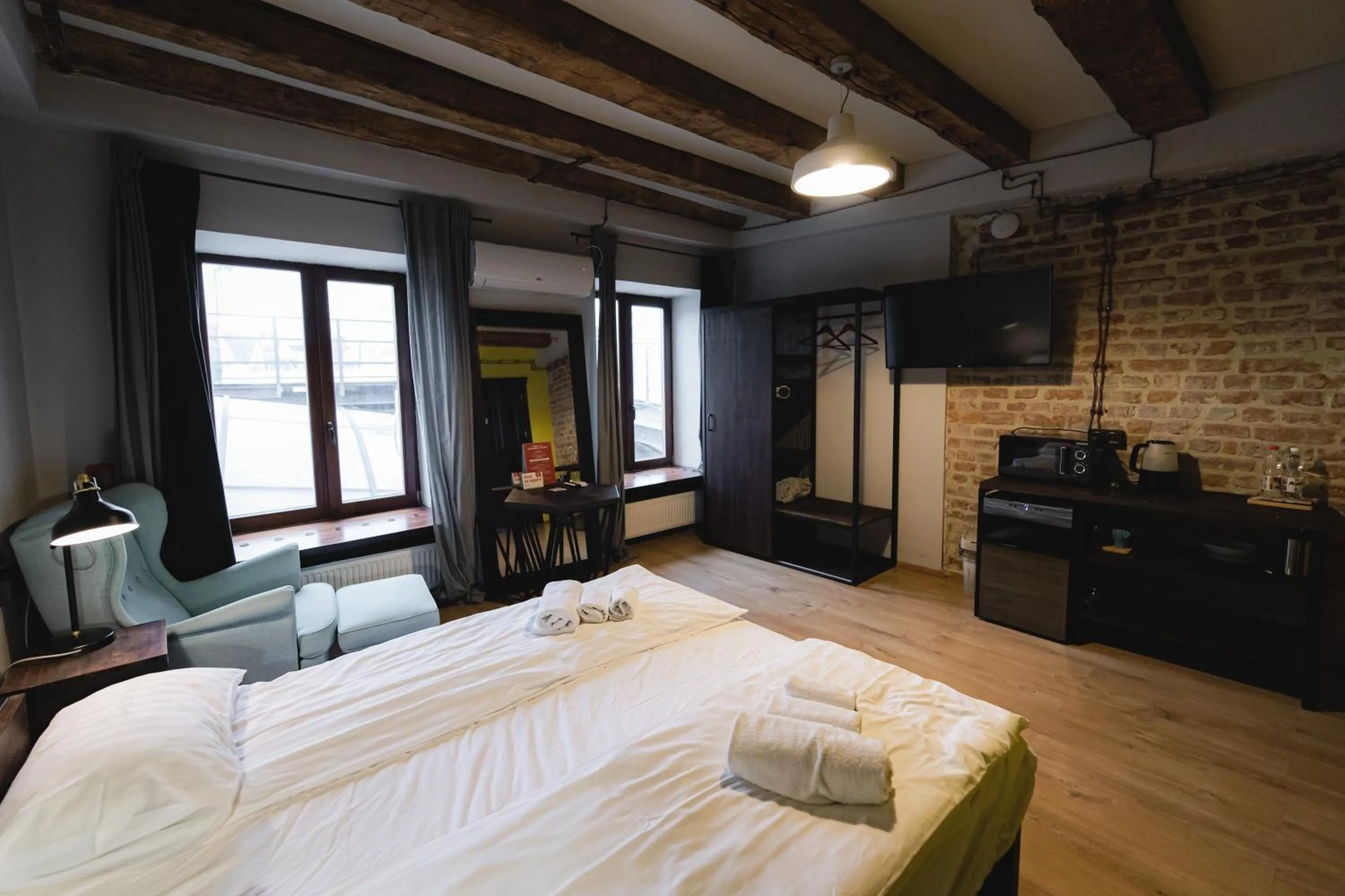 Bed in Apartments JustLvivIt at the Rynok Square