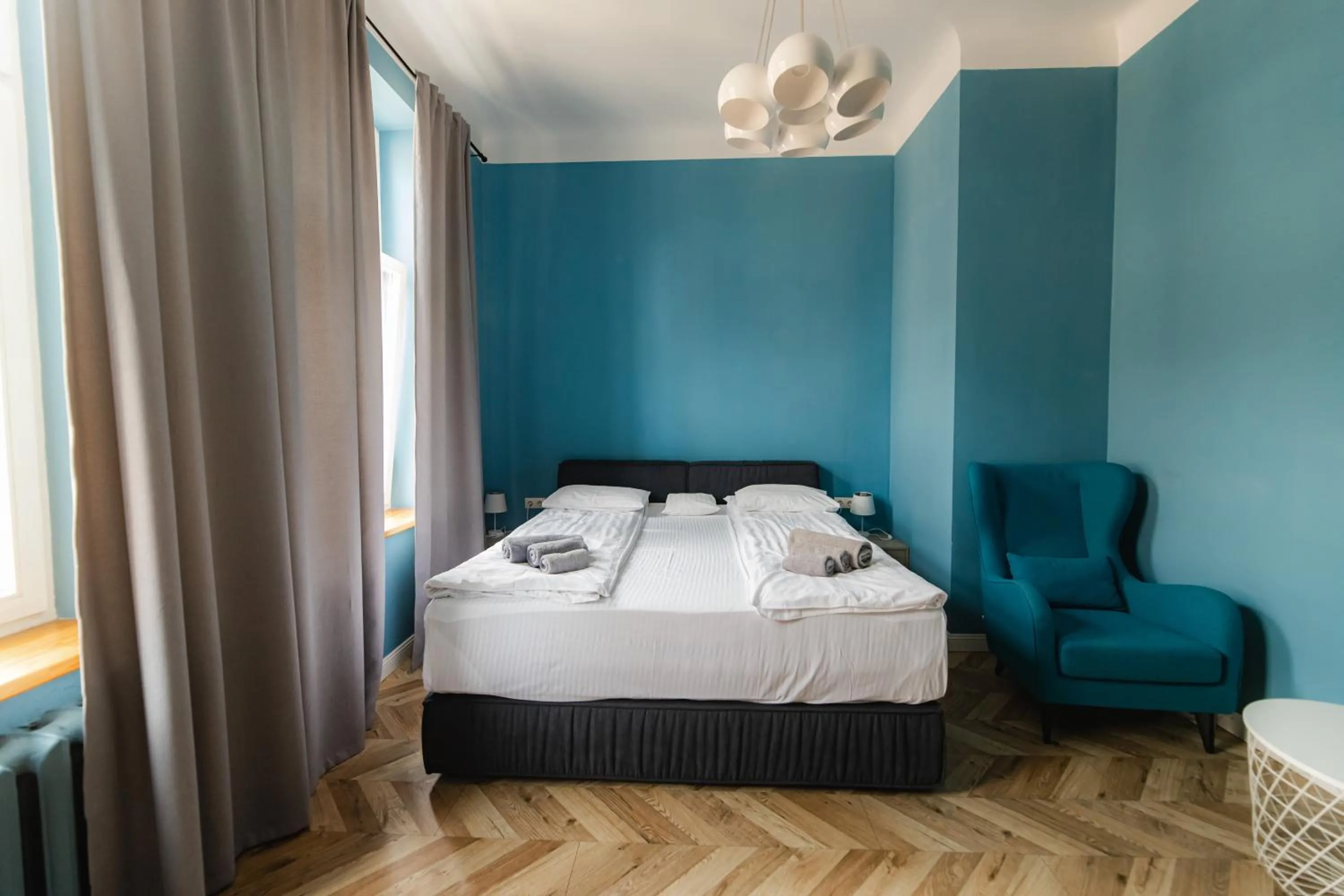 Bed in Apartments JustLvivIt at the Rynok Square