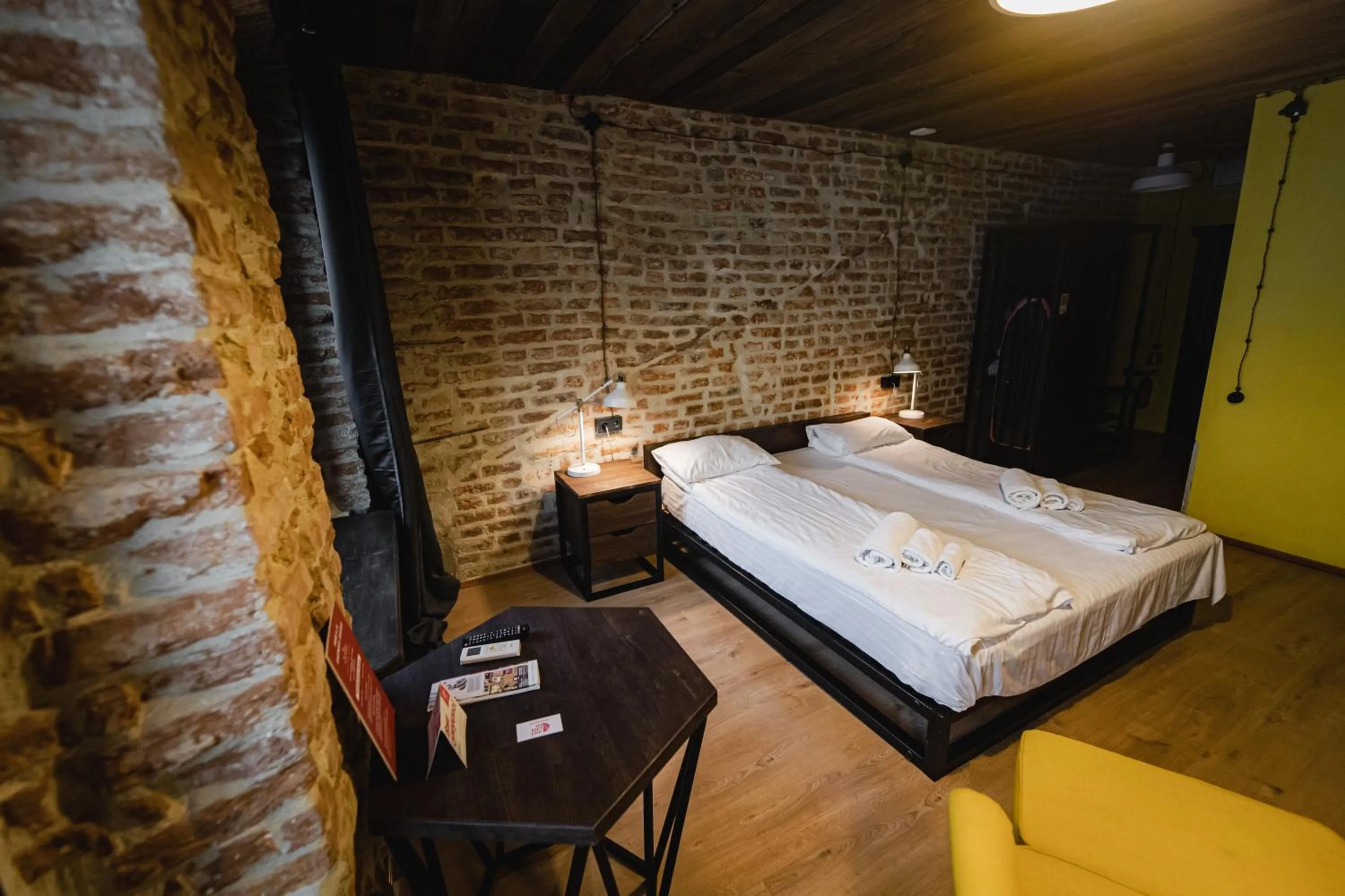 Bed in Apartments JustLvivIt at the Rynok Square