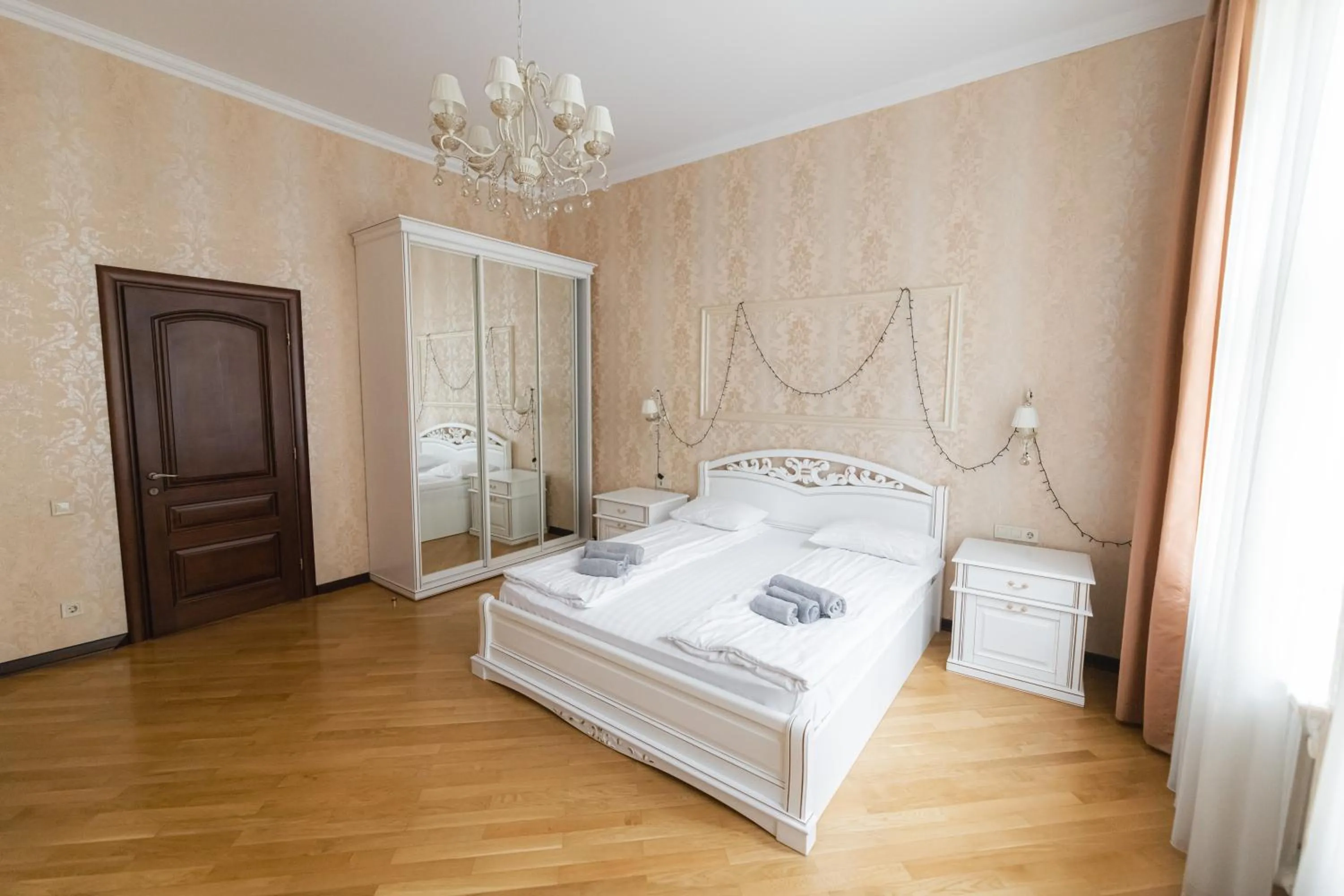 Bed in Apartments JustLvivIt at the Rynok Square