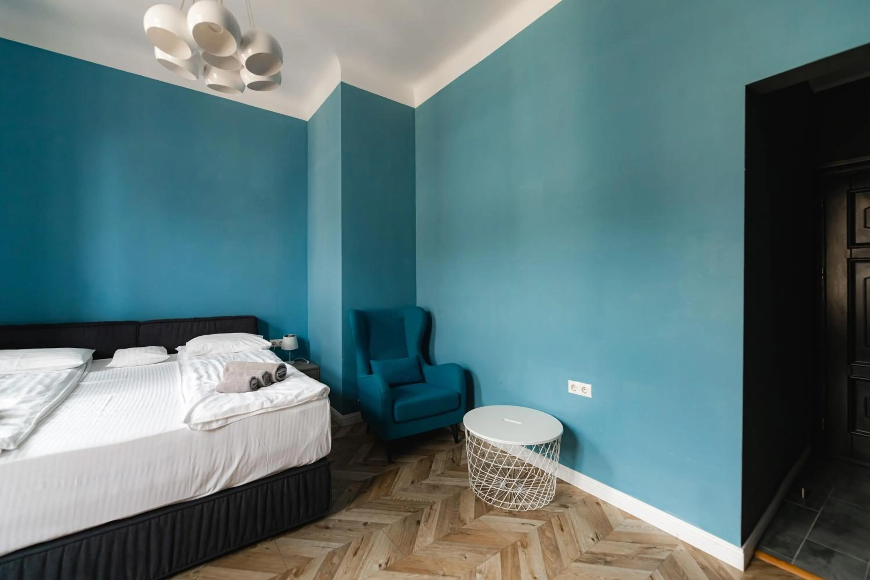 Bed in Apartments JustLvivIt at the Rynok Square
