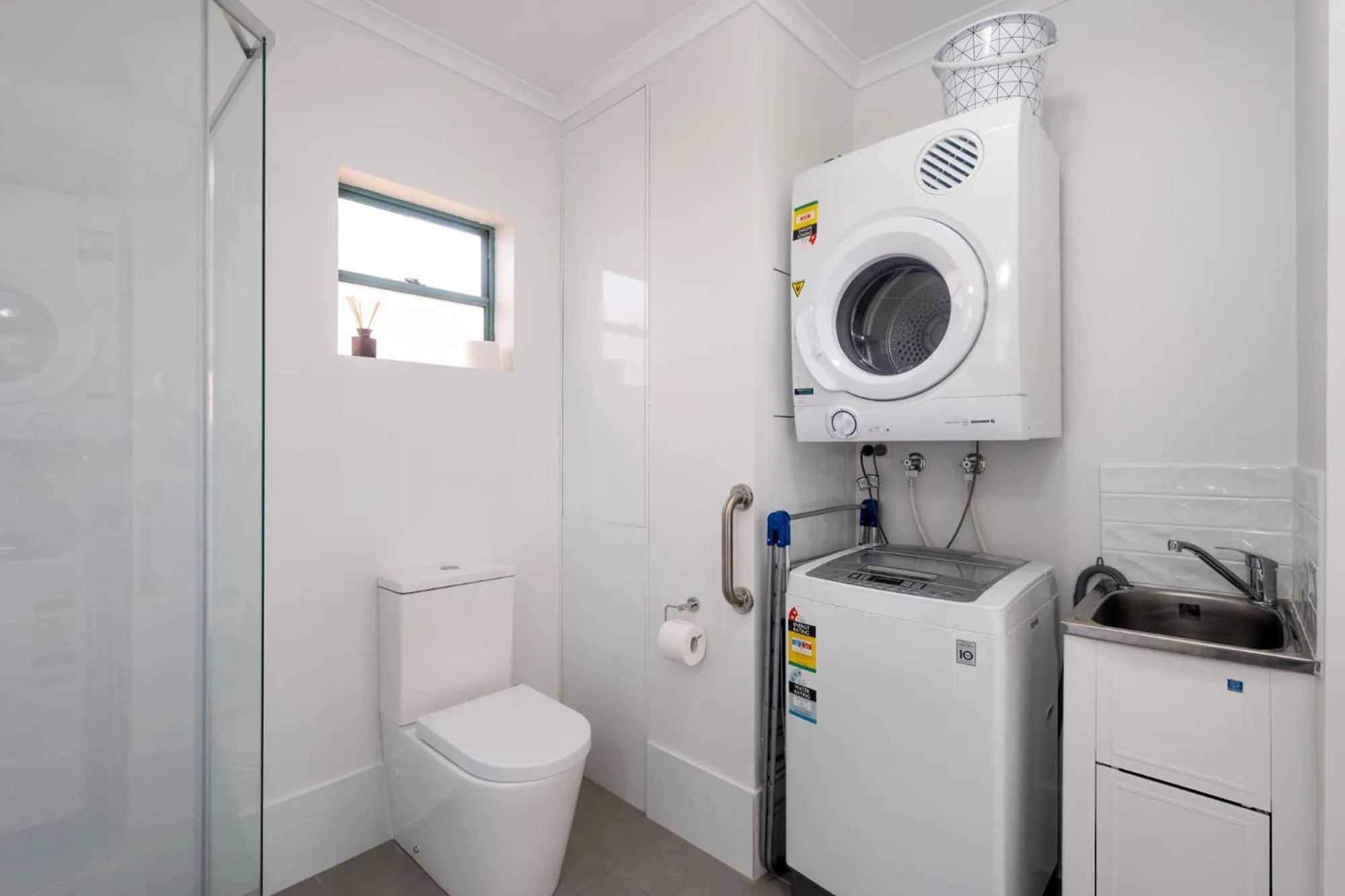 Shower in Noosa River Sandy Shores