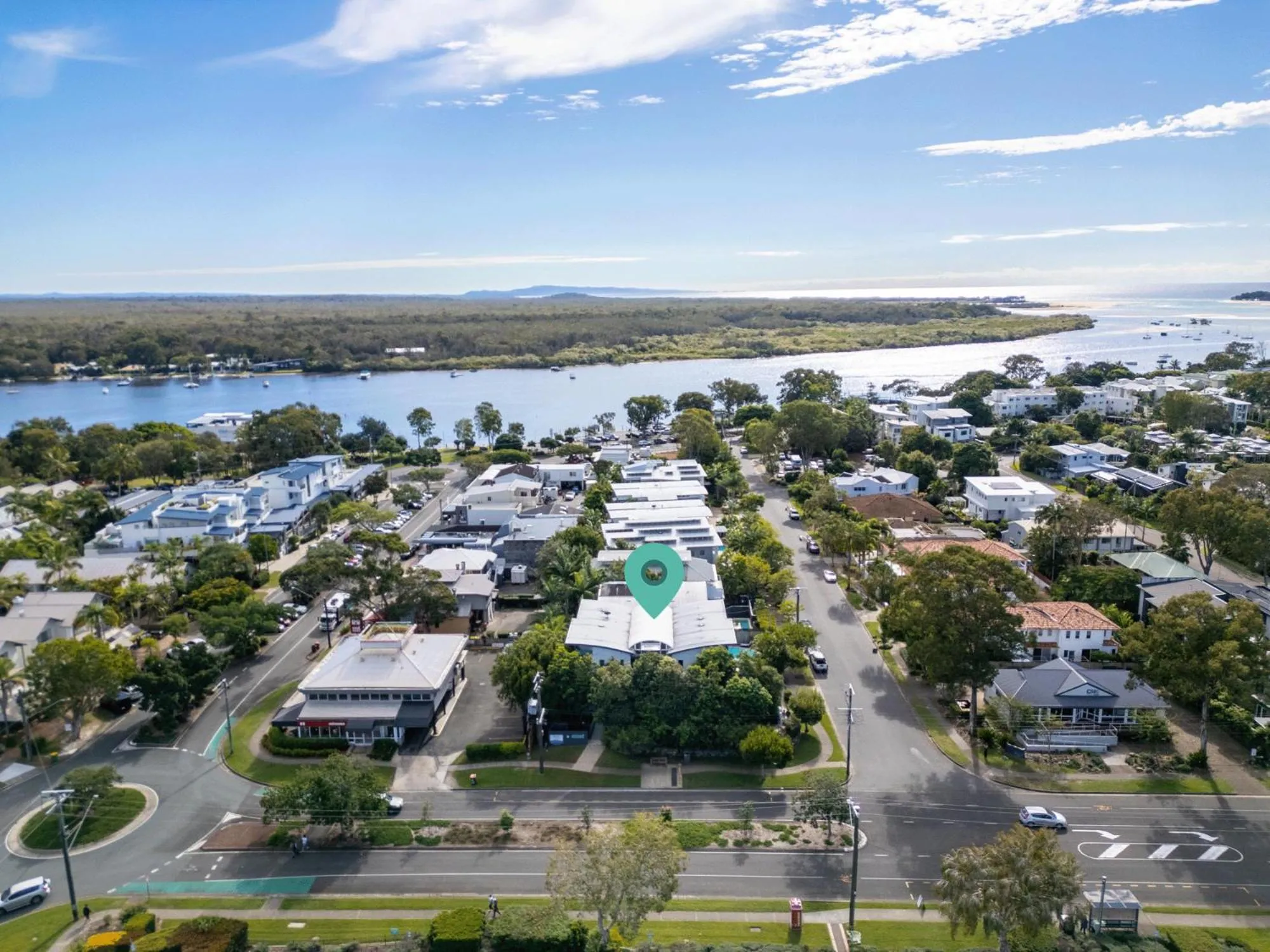 Property building in Noosa River Sandy Shores