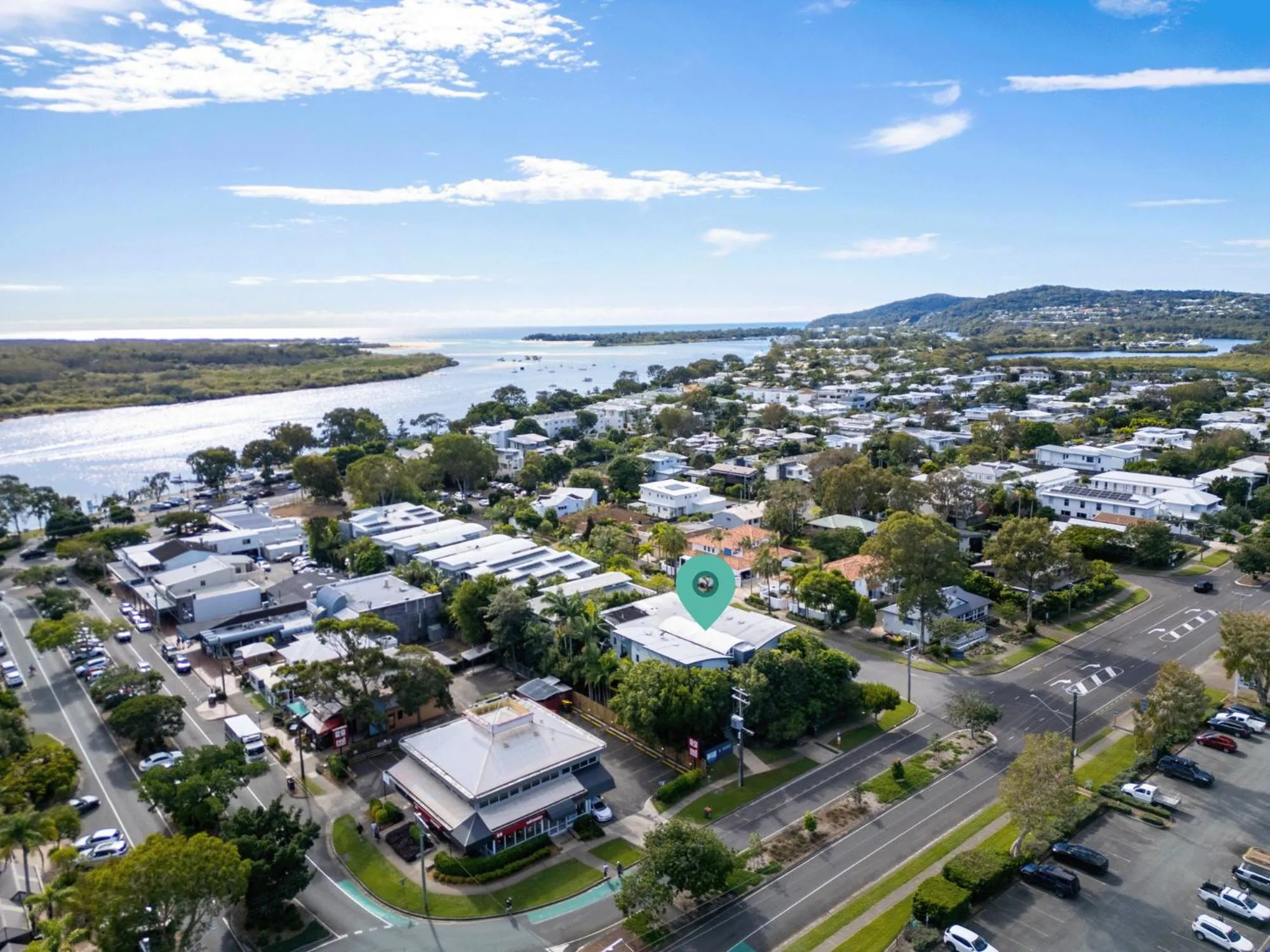 Day in Noosa River Sandy Shores
