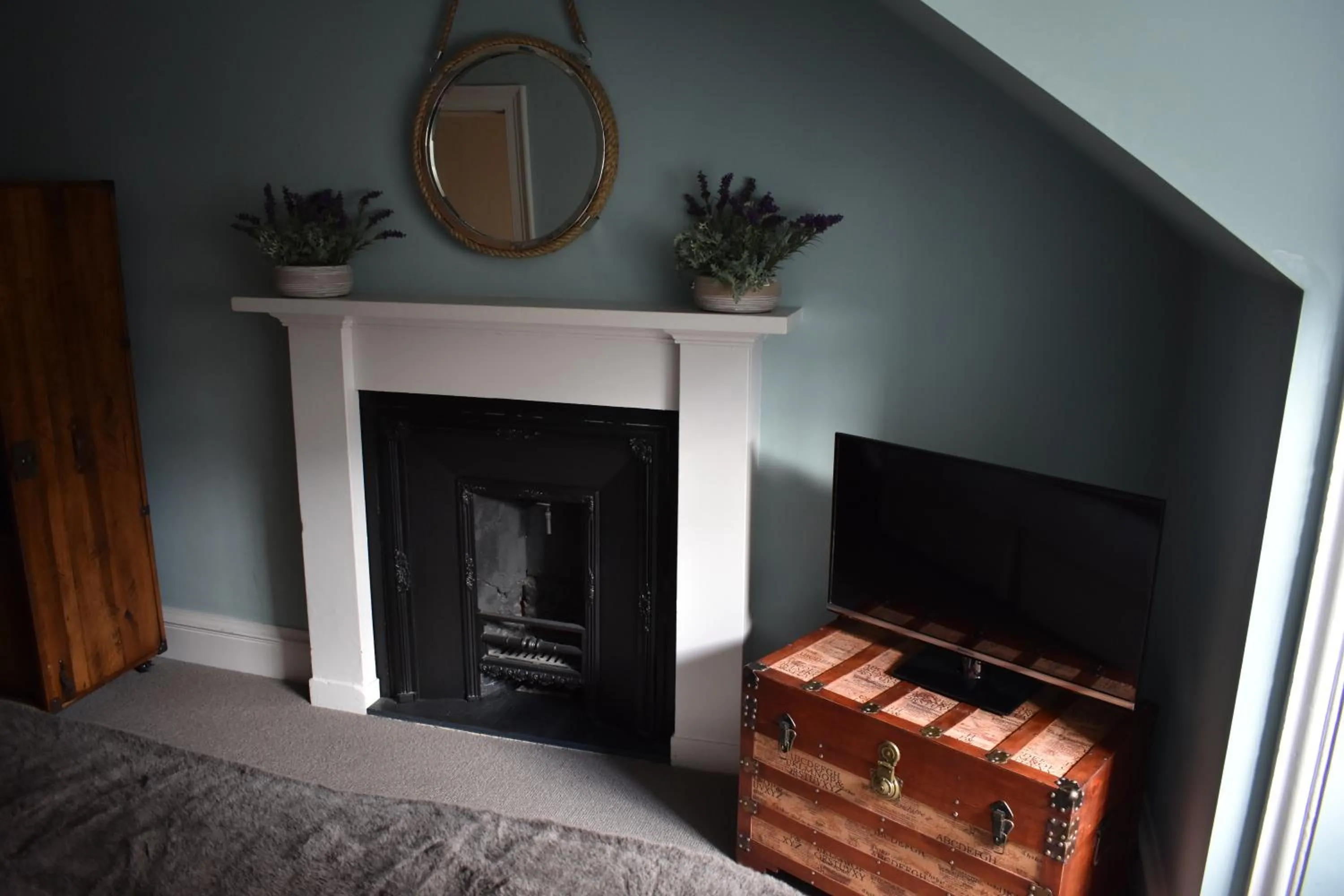 TV and multimedia in The Rutland Hotel & Apartments