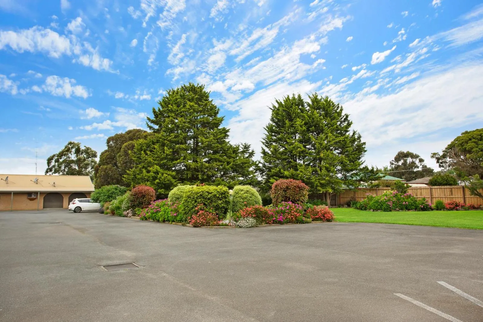 Garden in Manifold Motor Inn