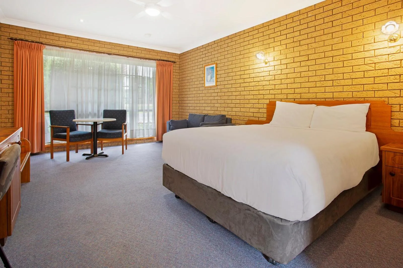 Bed in Manifold Motor Inn