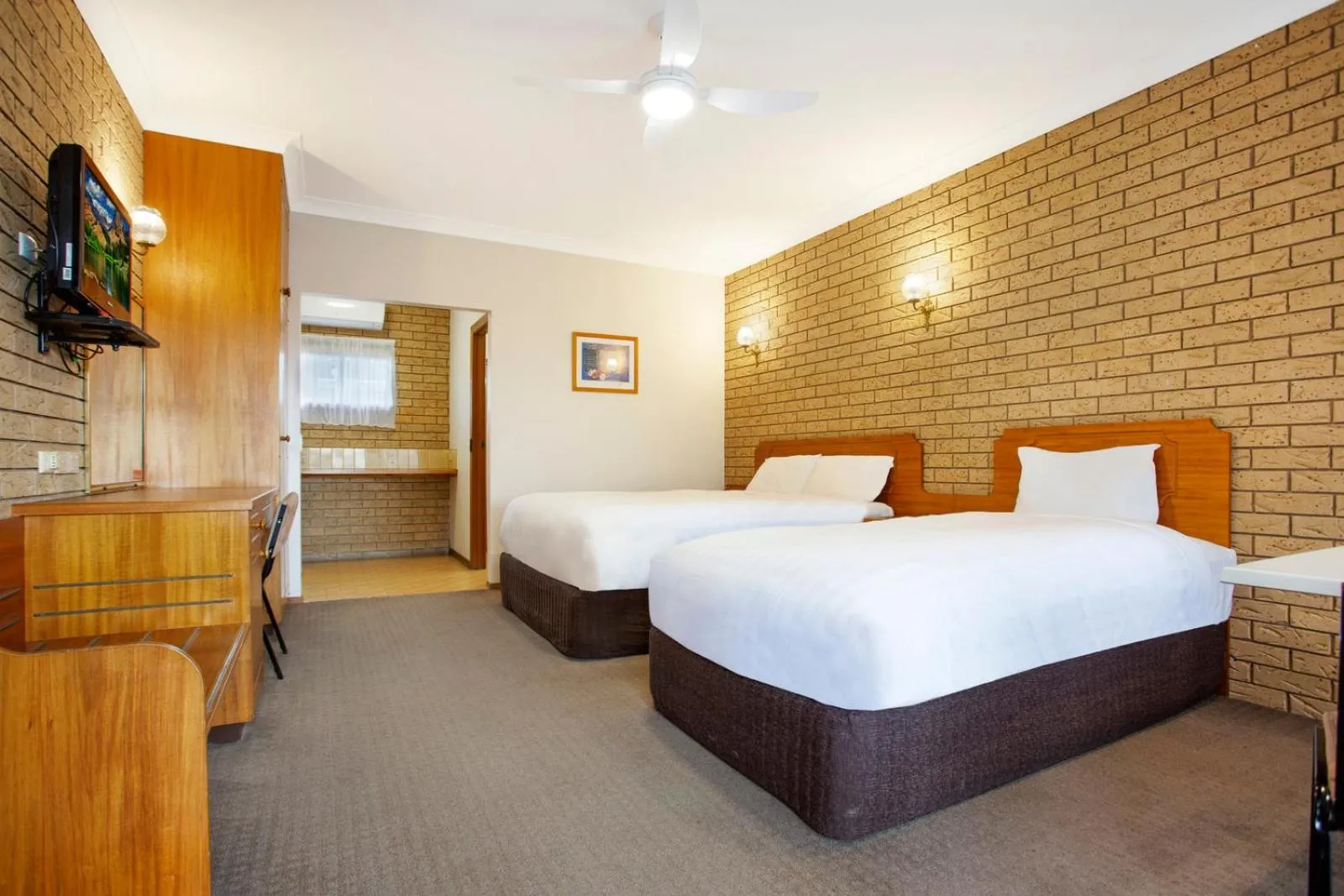 Bed in Manifold Motor Inn