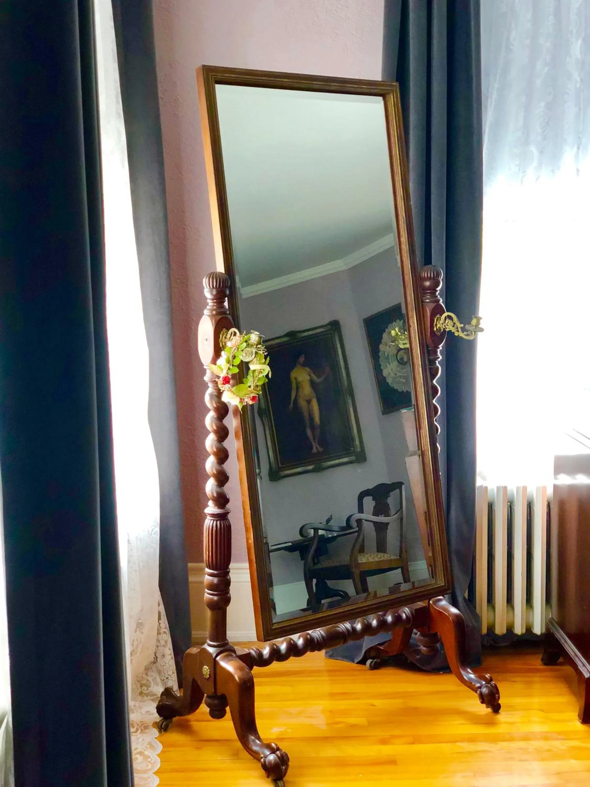 Decorative detail in 1000 Islands Bed and Breakfast-The Bulloch House