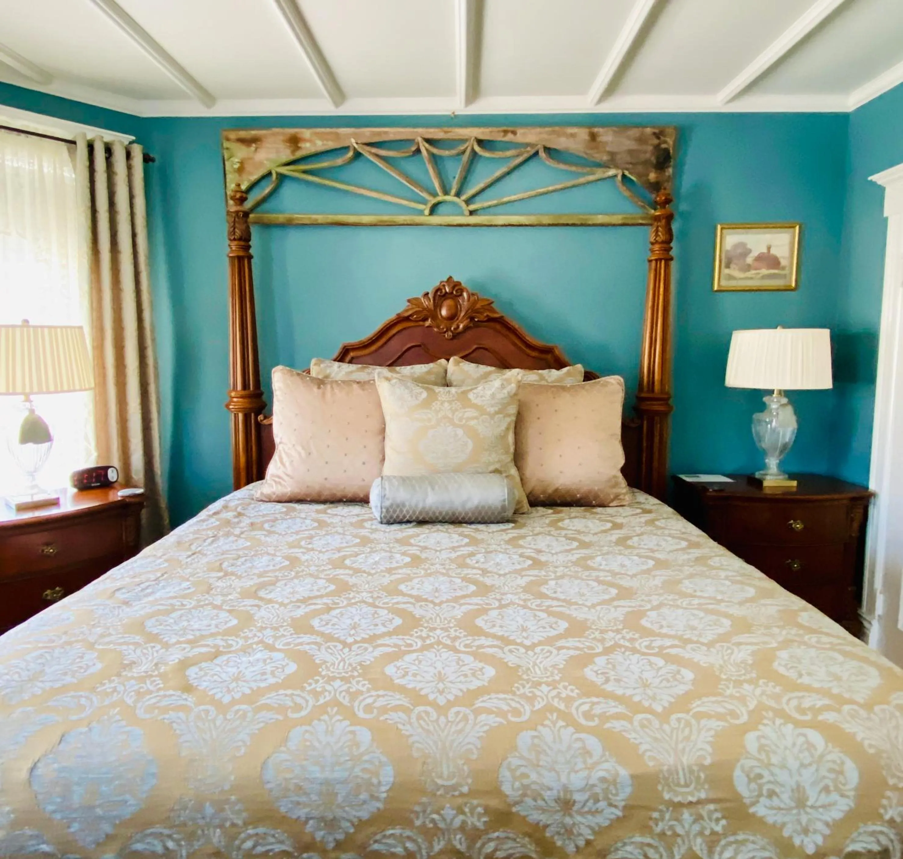 Bed in 1000 Islands Bed and Breakfast-The Bulloch House