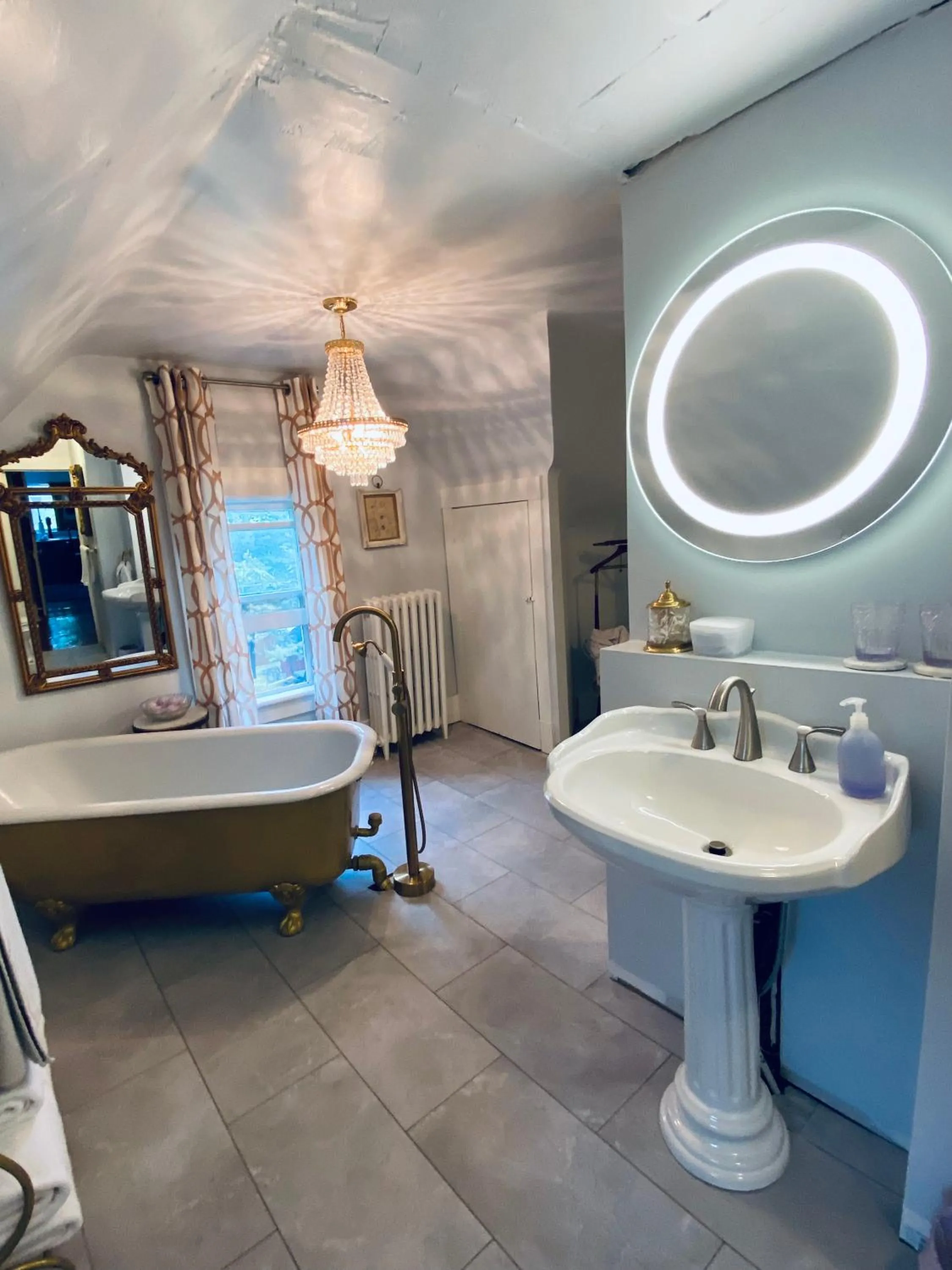 Bathroom in 1000 Islands Bed and Breakfast-The Bulloch House