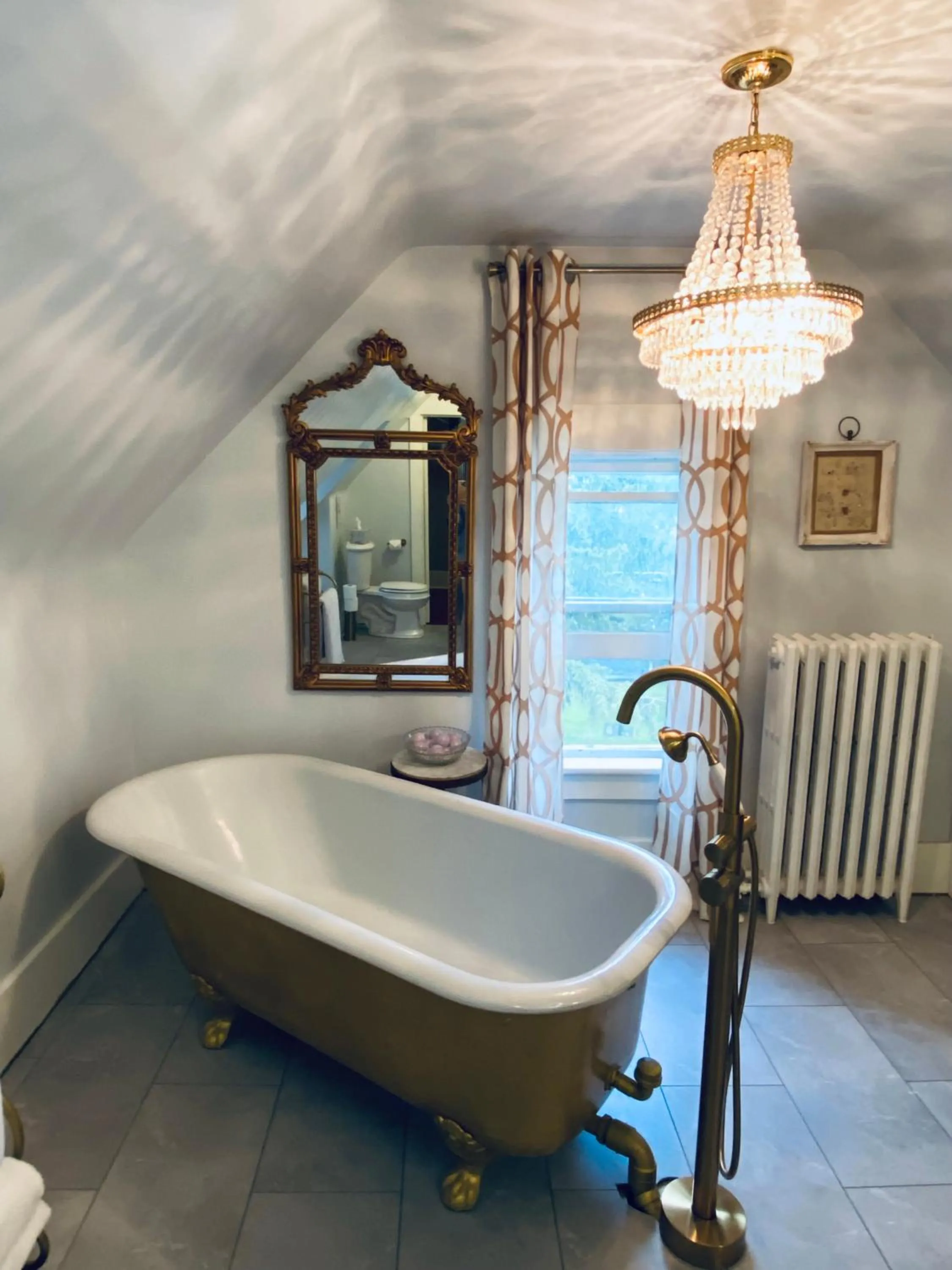 Bath in 1000 Islands Bed and Breakfast-The Bulloch House