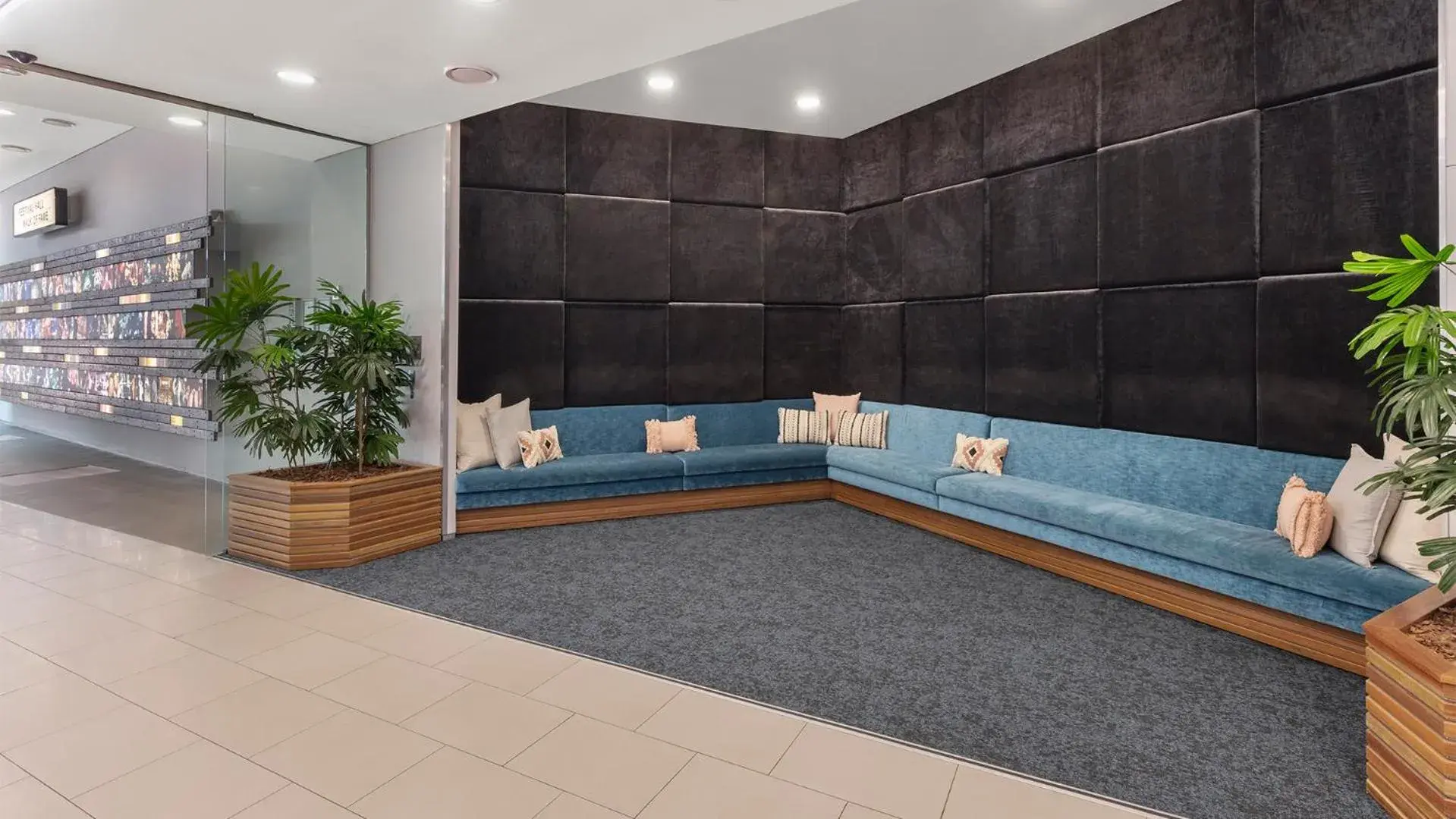 Lobby or reception in Oaks Brisbane Festival Suites Lobby or reception in Oaks Brisbane Festival Suites