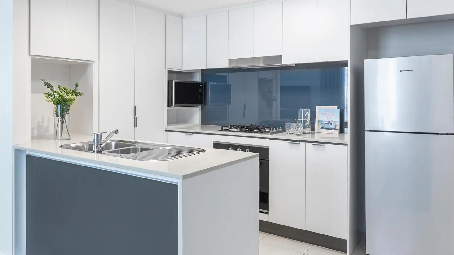 Kitchen or kitchenette in Oaks Brisbane Festival Suites