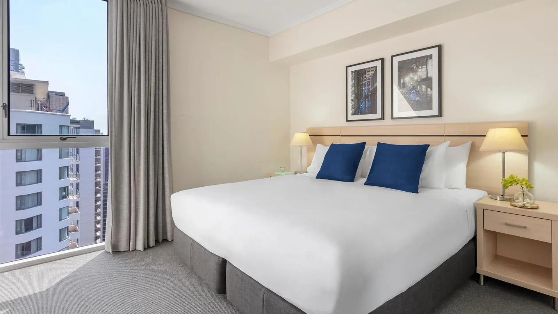 Bed in Oaks Brisbane Festival Suites Bed in Oaks Brisbane Festival Suites