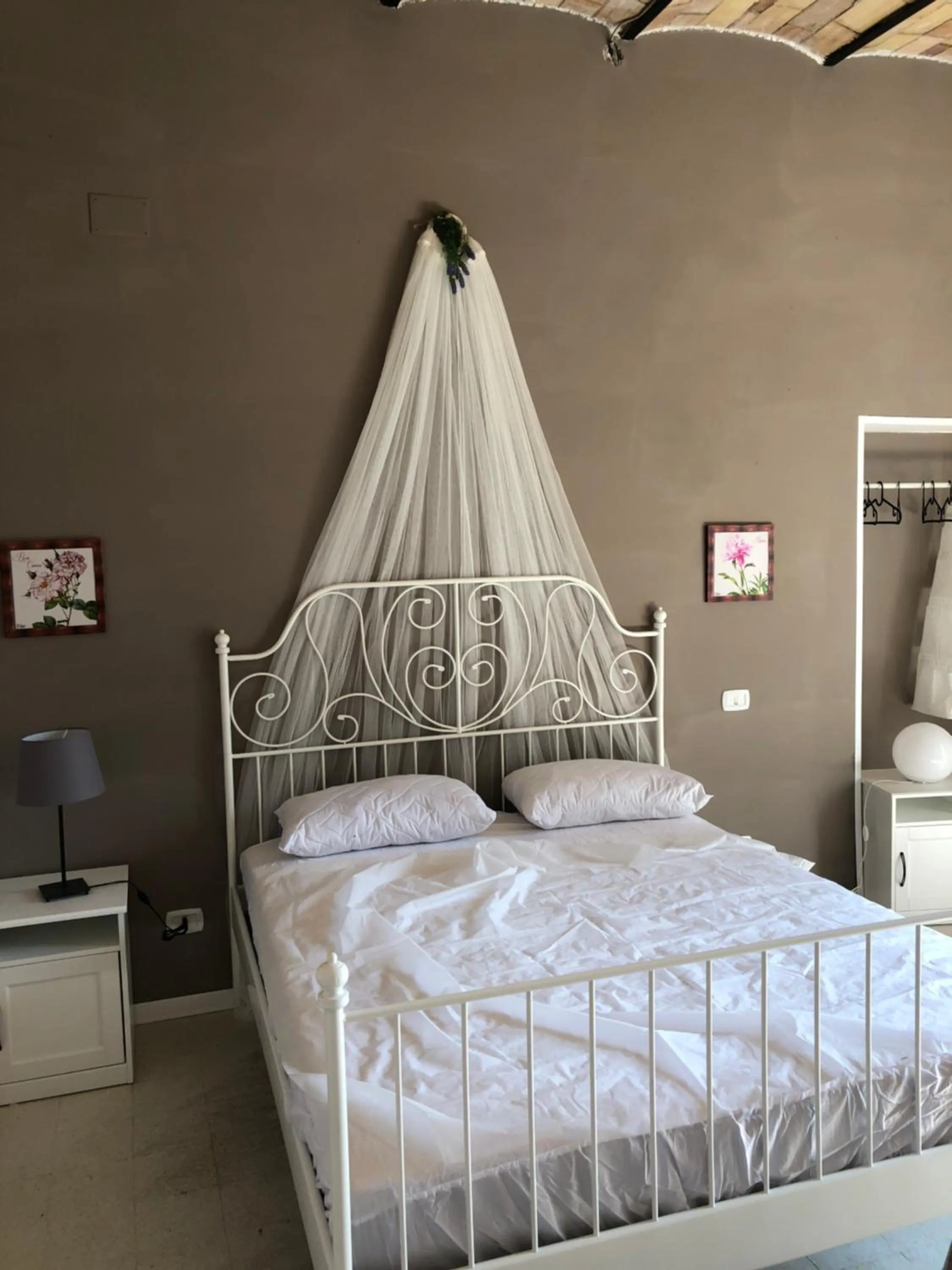 Photo of the whole room, Bed in Decri resort