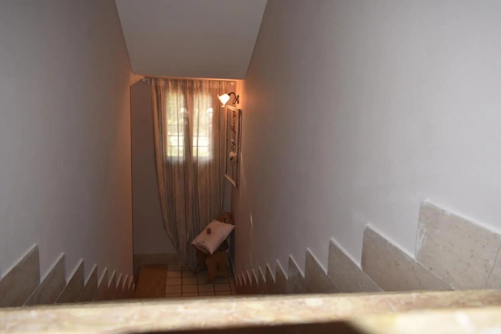 Photo of the whole room in Decri resort