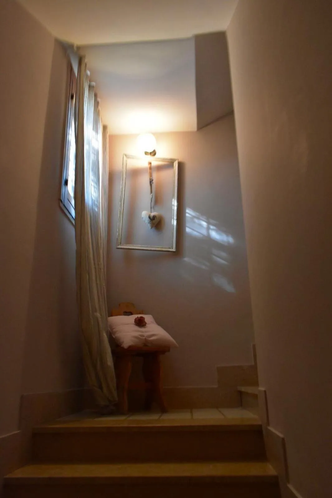 Photo of the whole room in Decri resort