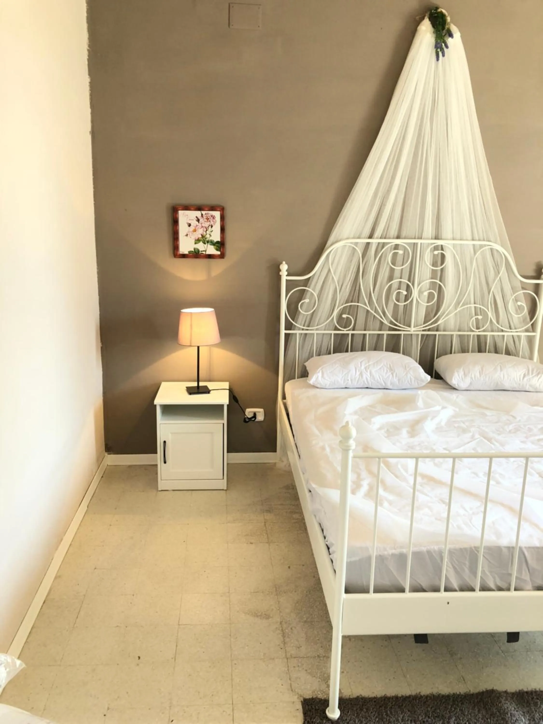 Bedroom, Bed in Decri resort