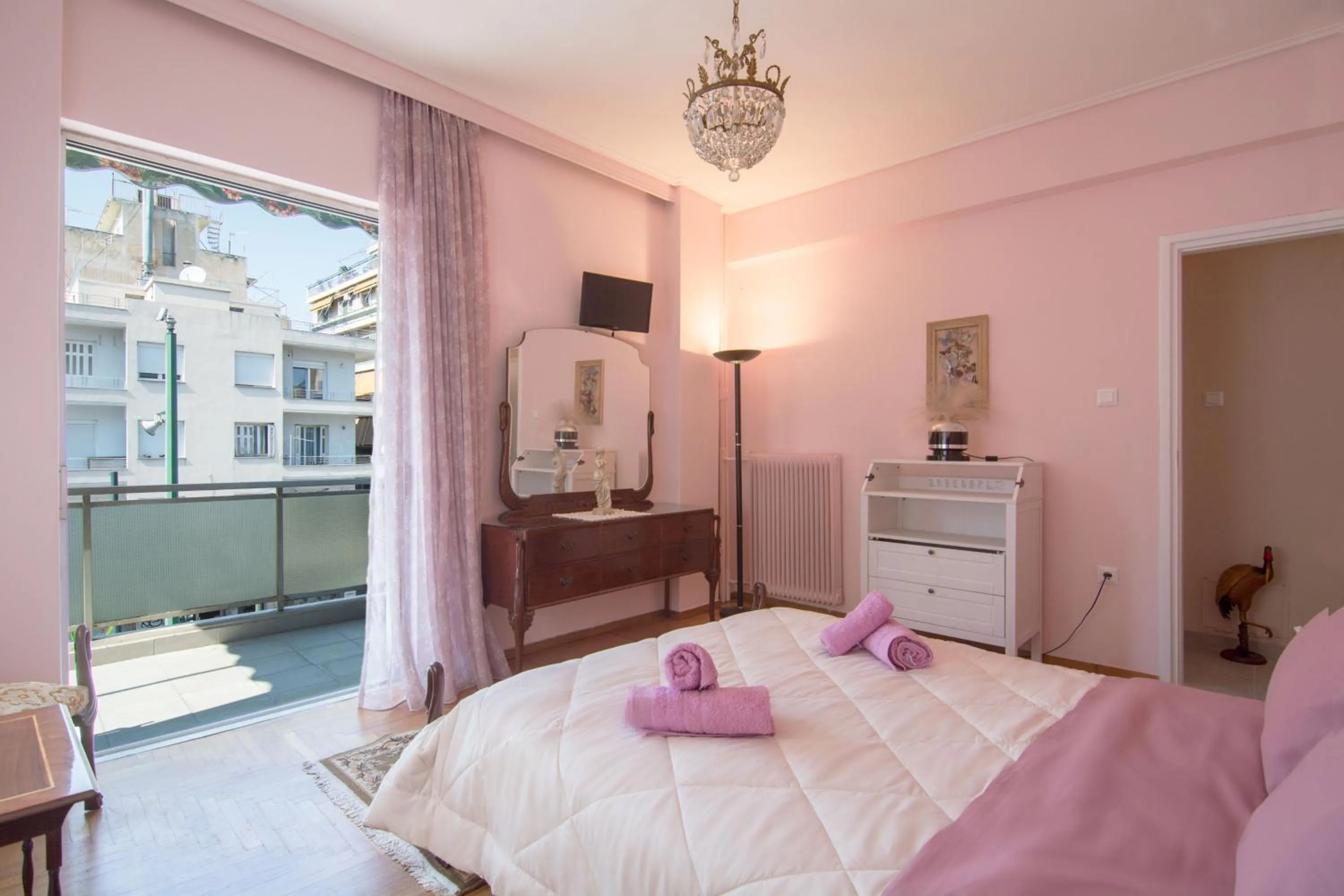 Bed in Lovely Apartment in Athens