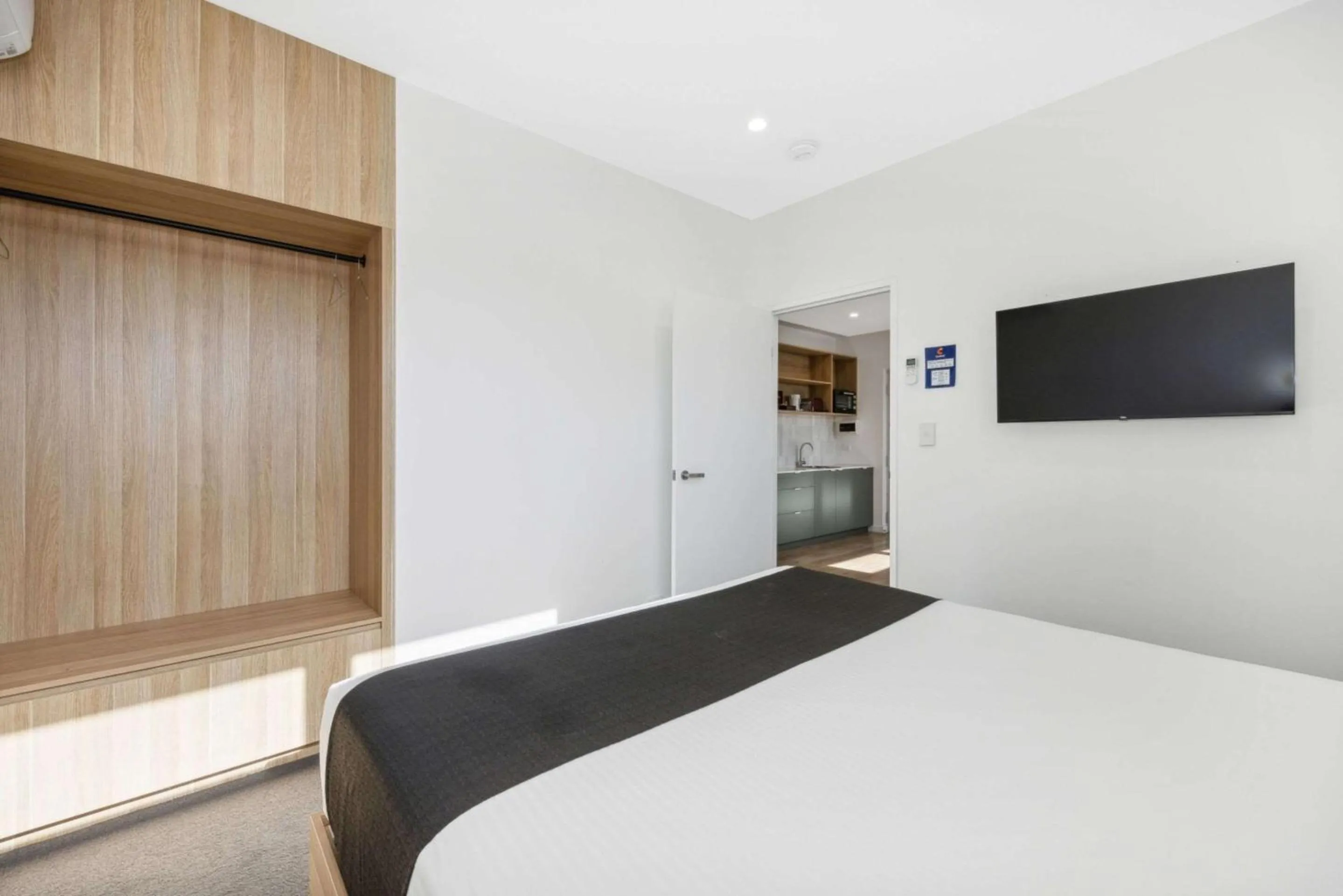 Bedroom, Bed in Comfort Inn Regal Park