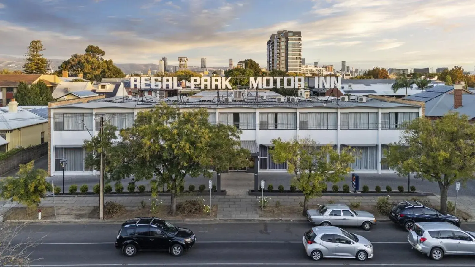 Property building in Comfort Inn Regal Park Property building in Comfort Inn Regal Park