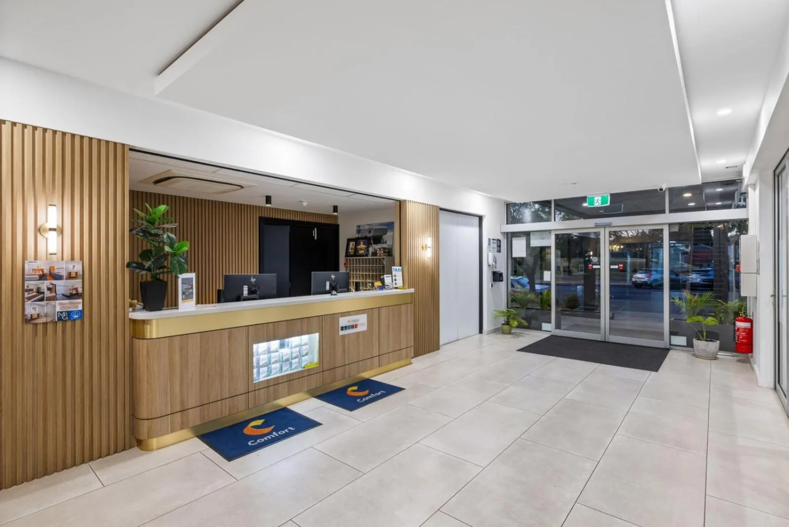 Lobby or reception in Comfort Inn Regal Park