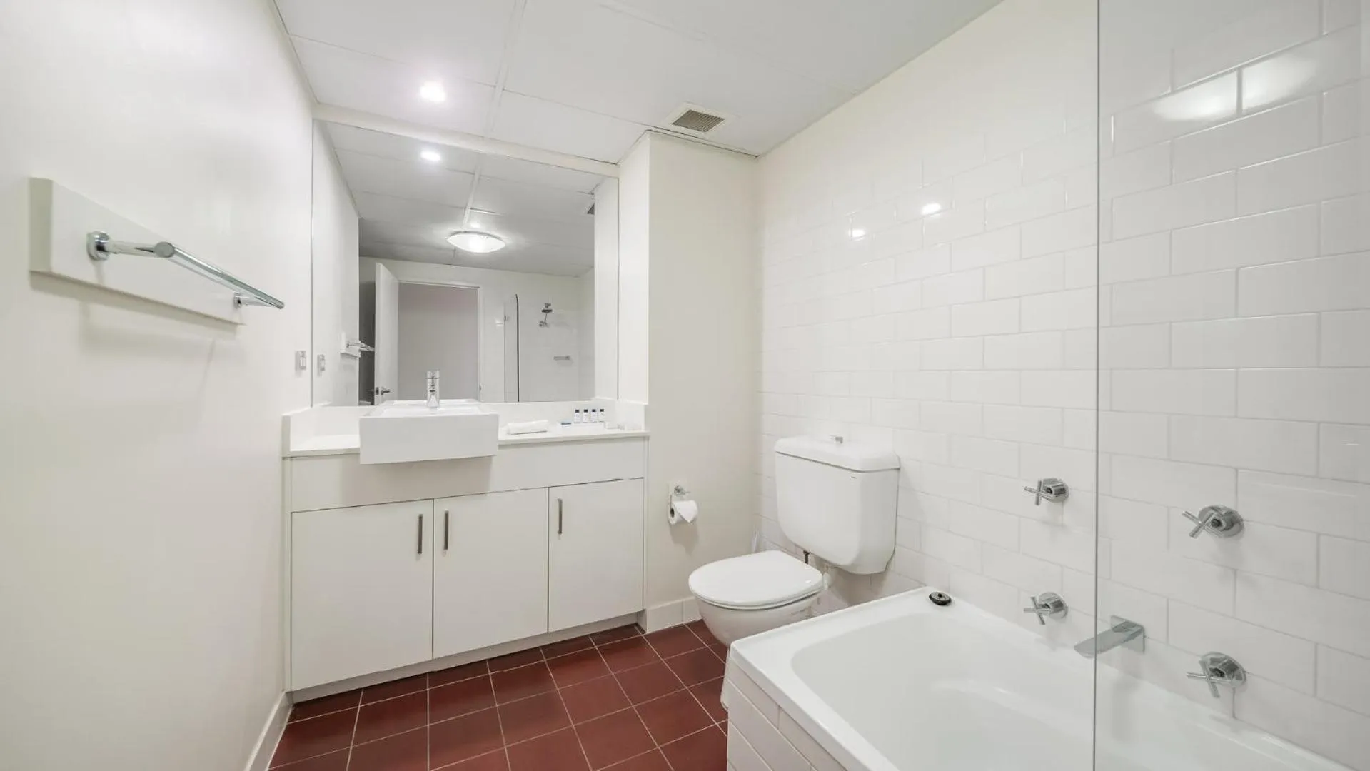 Bathroom in Oaks Sydney Goldsbrough Suites