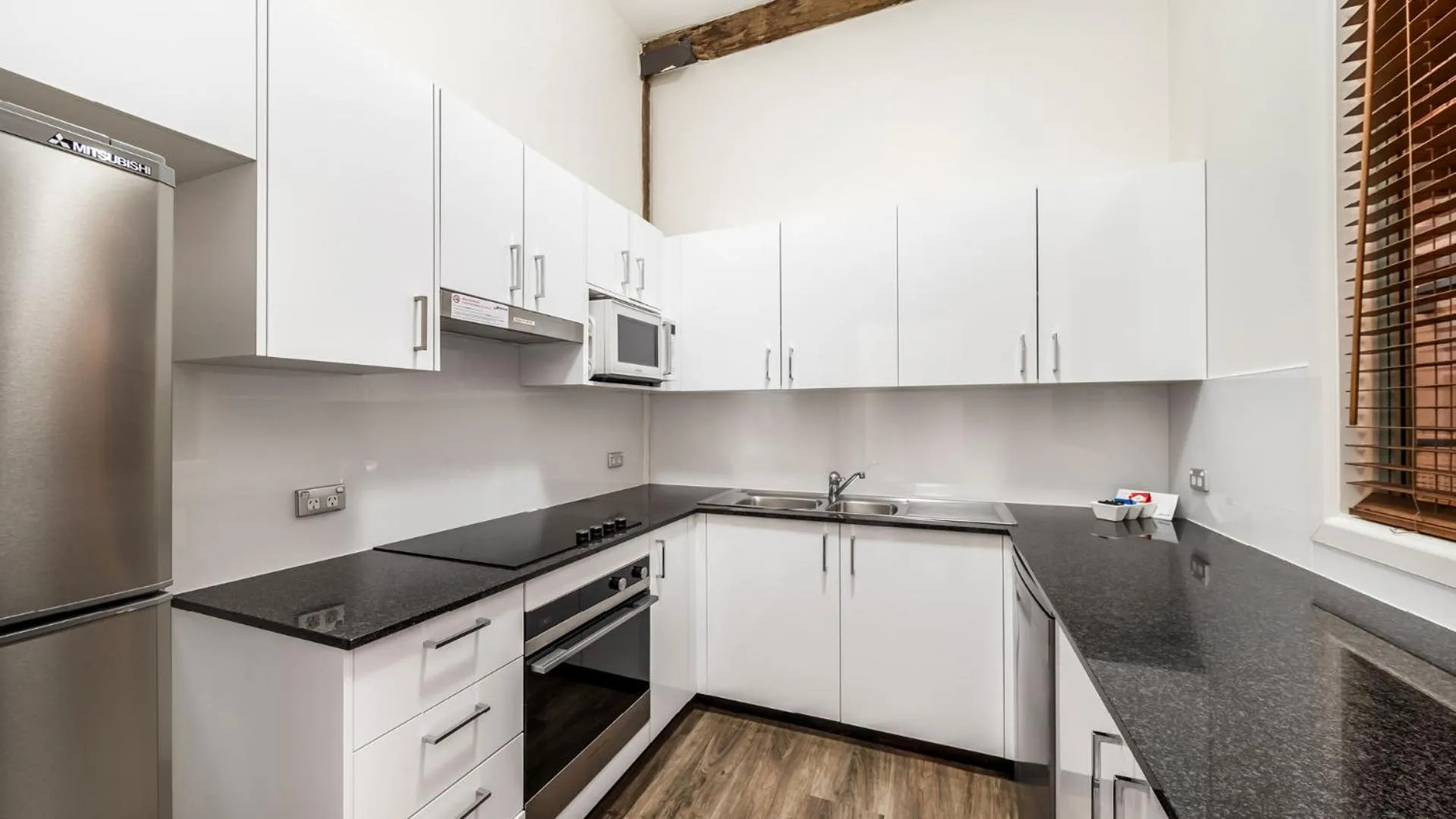 Kitchen or kitchenette in Oaks Sydney Goldsbrough Suites