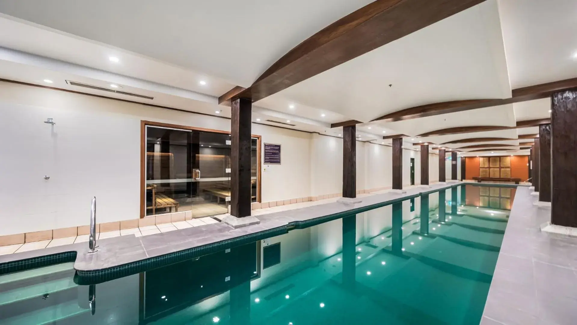 Swimming pool in Oaks Sydney Goldsbrough Suites Swimming pool in Oaks Sydney Goldsbrough Suites