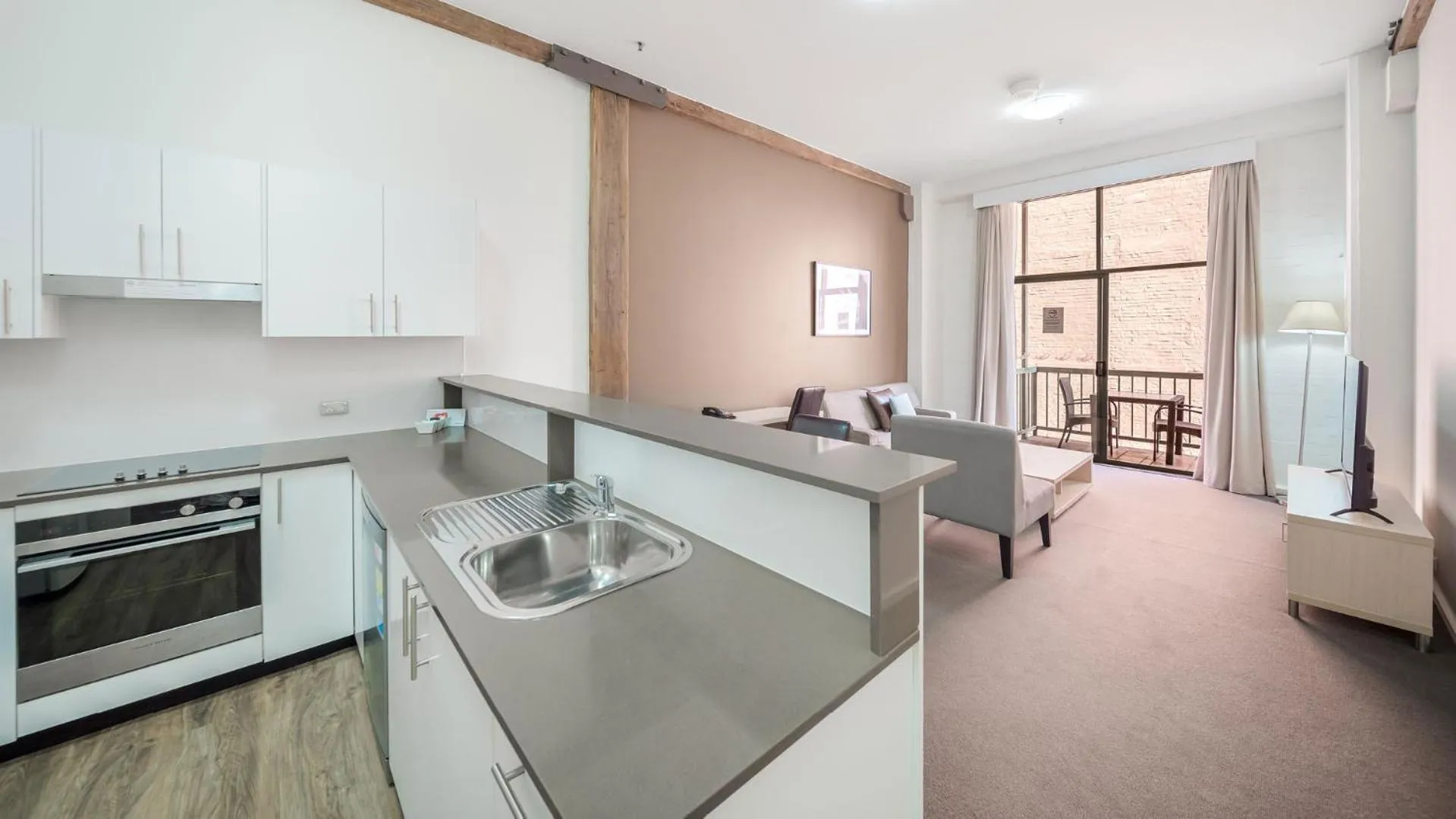 Kitchen or kitchenette in Oaks Sydney Goldsbrough Suites
