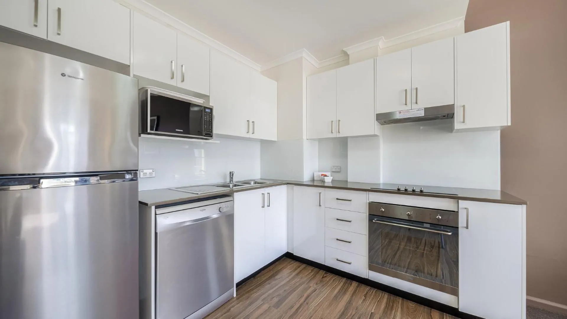Kitchen or kitchenette in Oaks Sydney Goldsbrough Suites