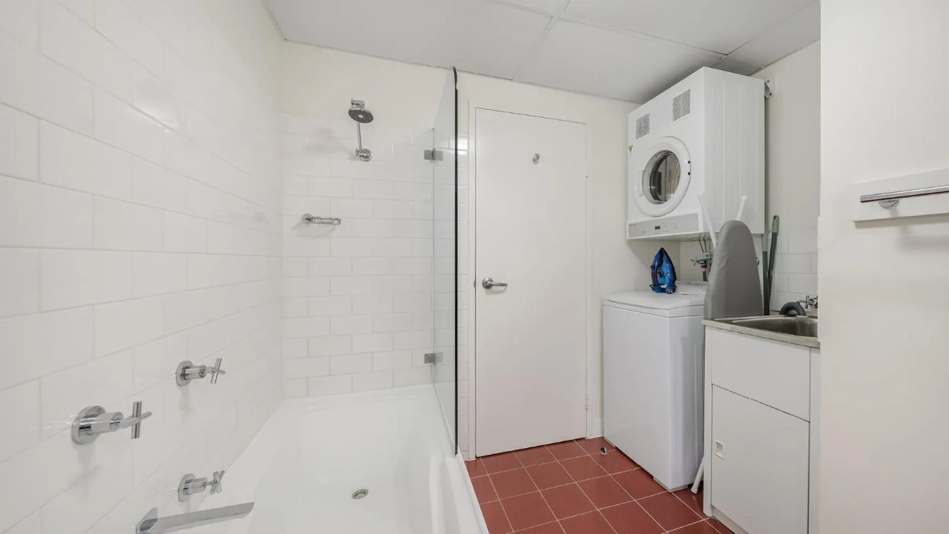 washing machine in Oaks Sydney Goldsbrough Suites