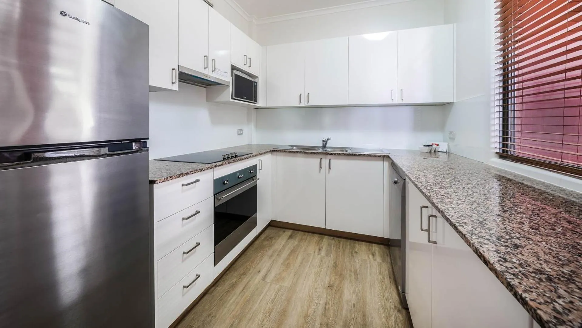 Kitchen or kitchenette in Oaks Sydney Goldsbrough Suites