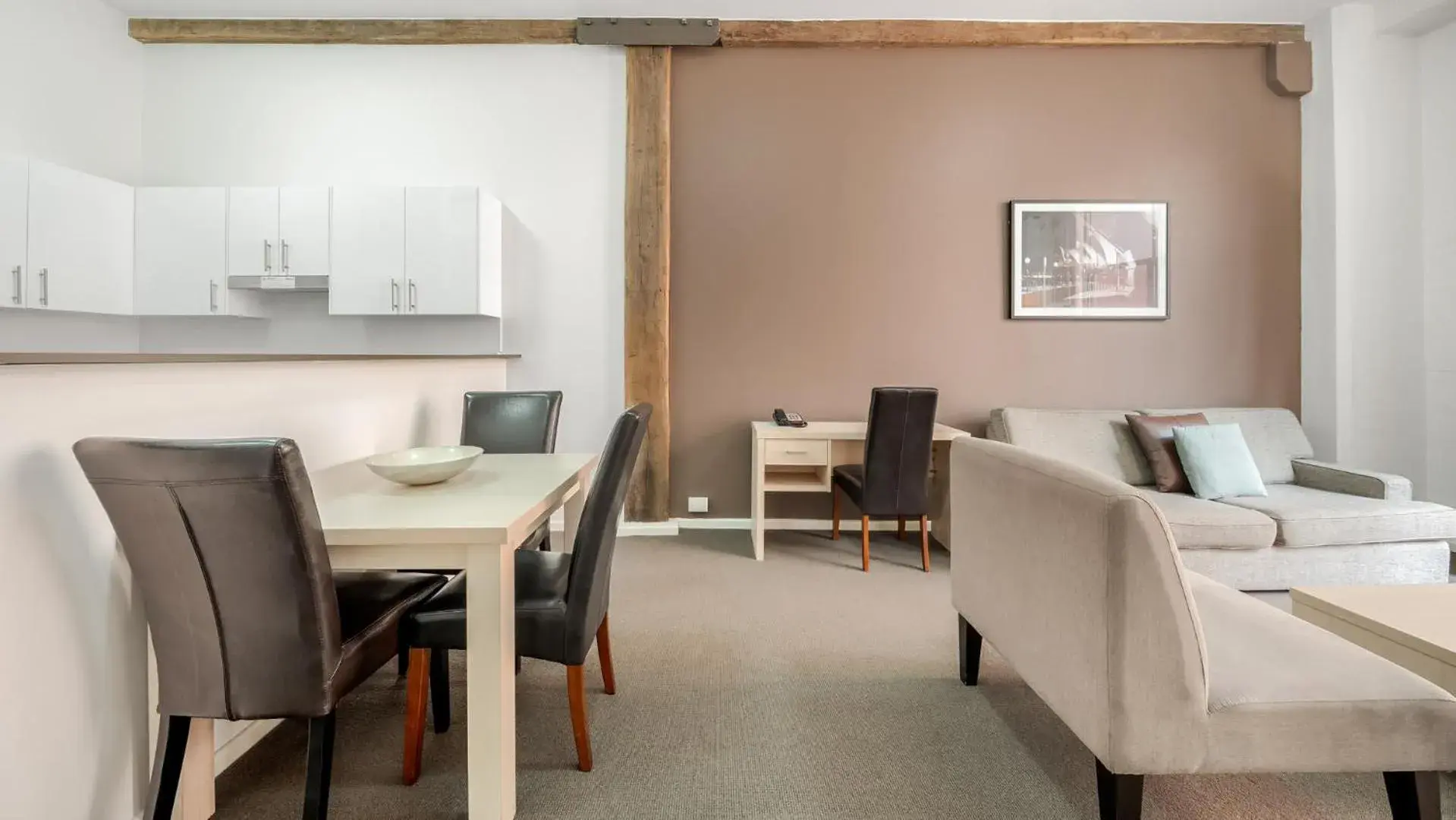 Living room in Oaks Sydney Goldsbrough Suites Living room in Oaks Sydney Goldsbrough Suites