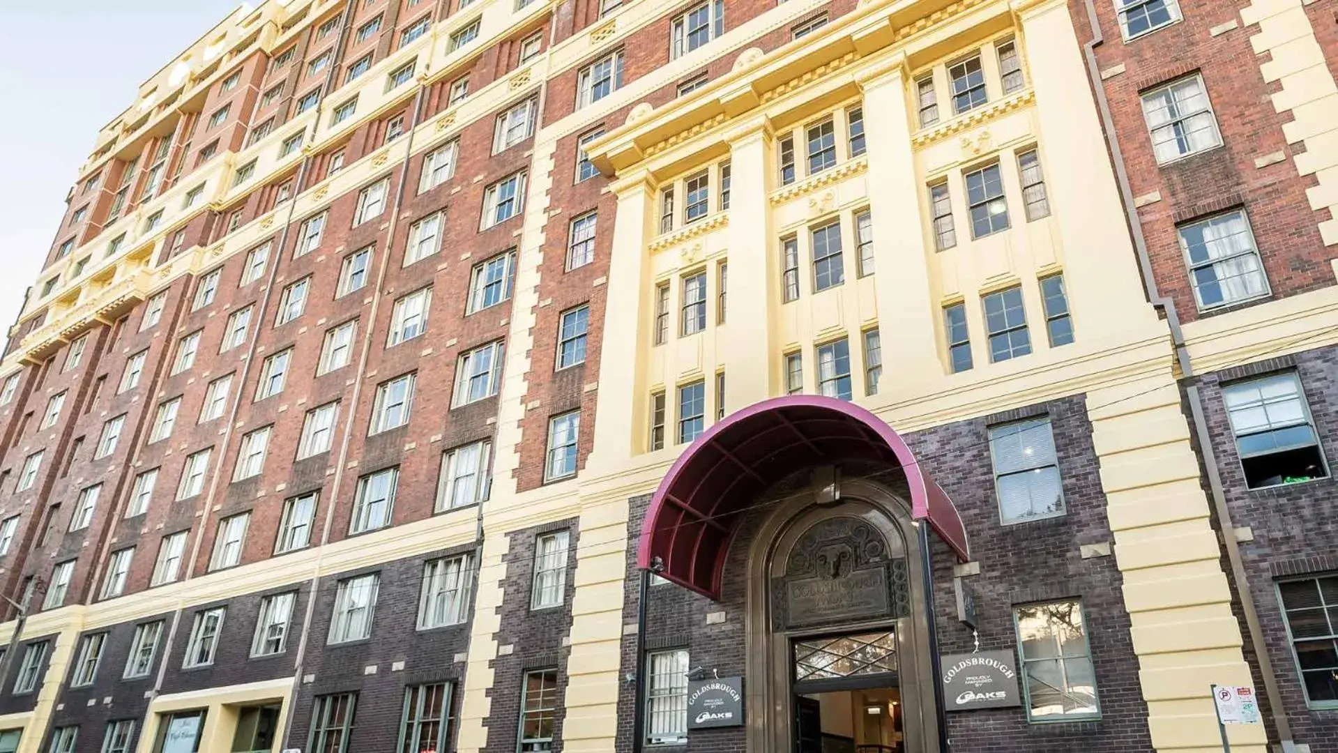 Property building in Oaks Sydney Goldsbrough Suites Property building in Oaks Sydney Goldsbrough Suites