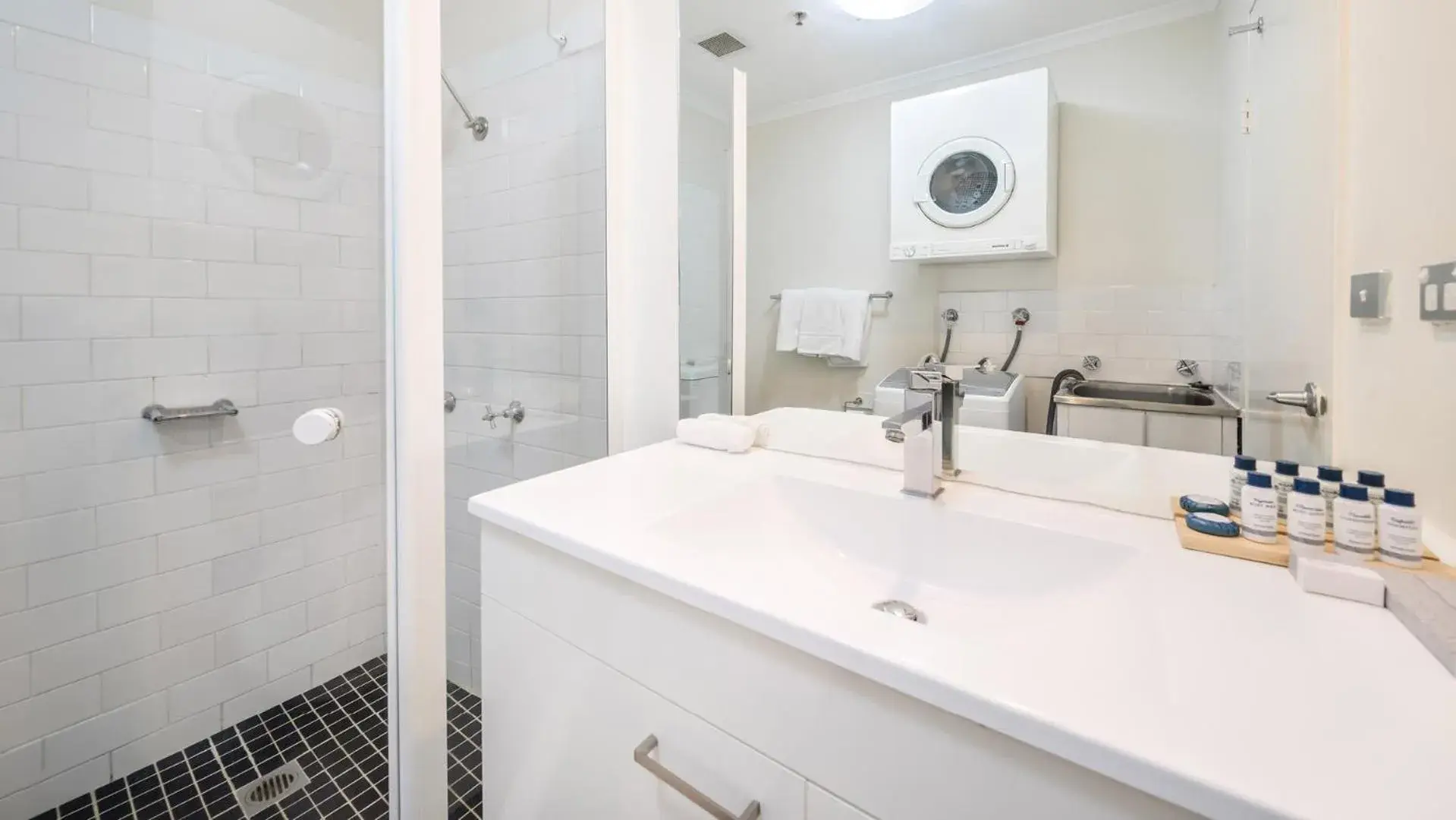 Bathroom in Oaks Sydney Goldsbrough Suites Bathroom in Oaks Sydney Goldsbrough Suites