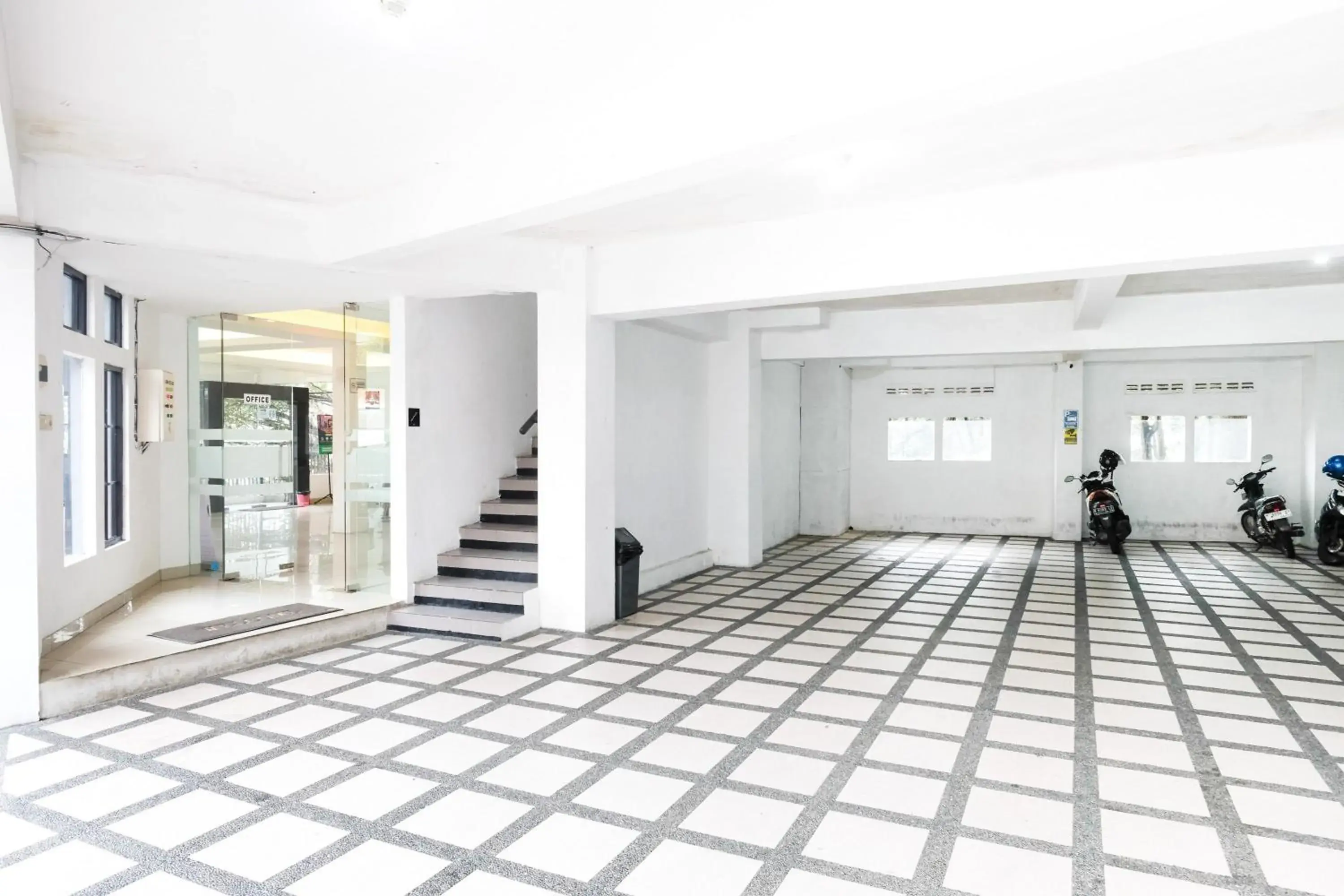 Property building in RedDoorz near Taman Rekreasi Selecta Property building in RedDoorz near Taman Rekreasi Selecta