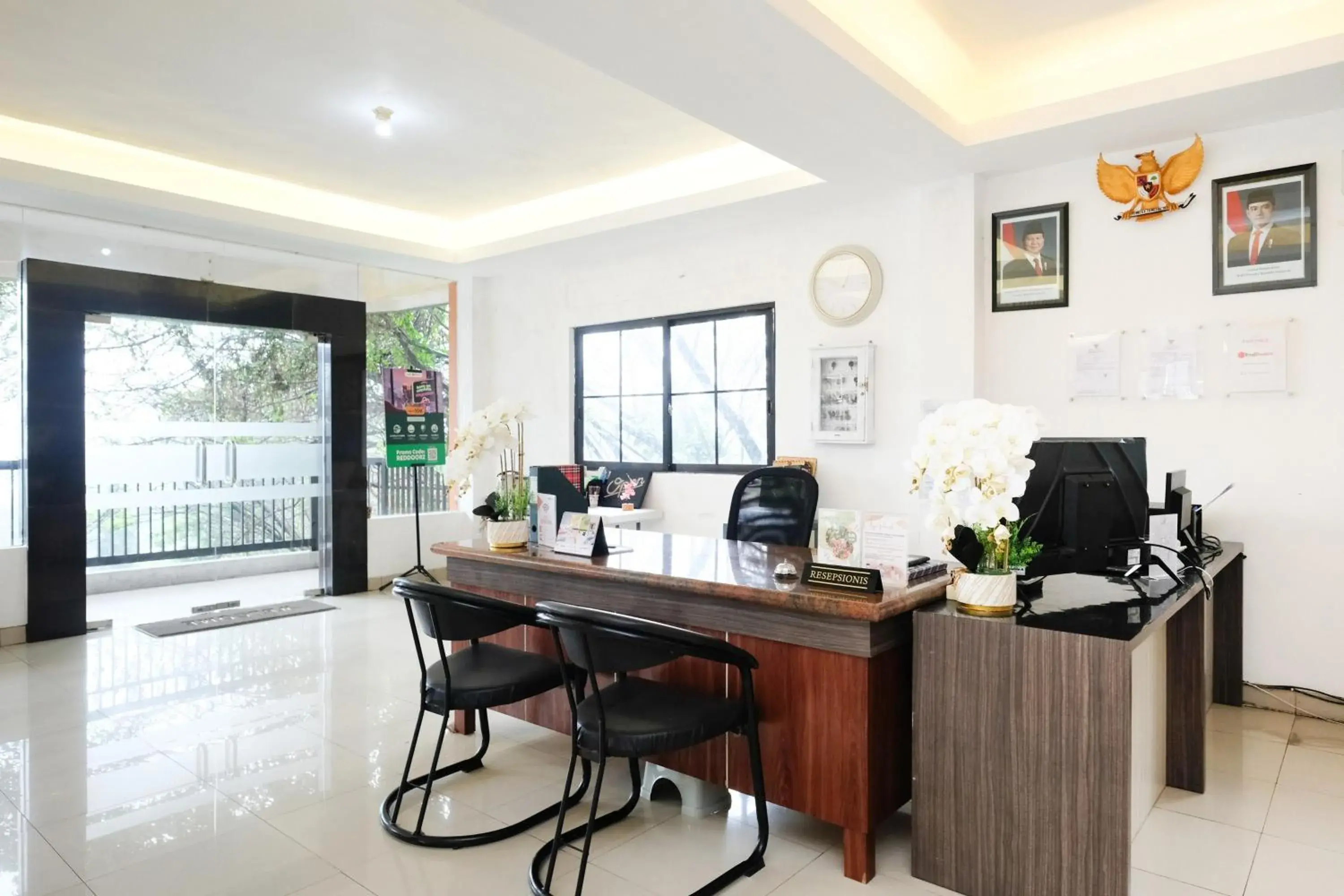 Lobby or reception in RedDoorz near Taman Rekreasi Selecta Lobby or reception in RedDoorz near Taman Rekreasi Selecta