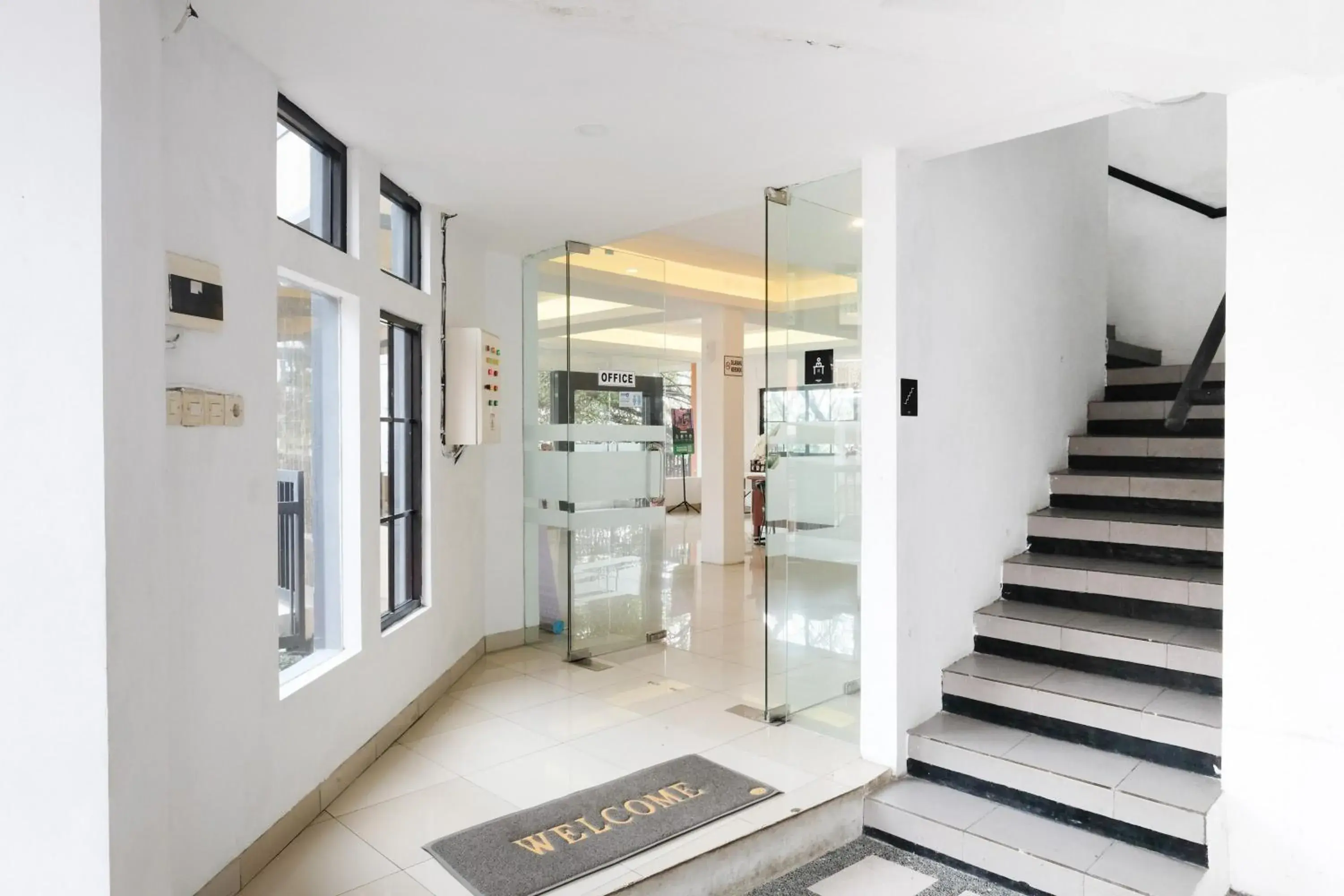 Property building in RedDoorz near Taman Rekreasi Selecta Property building in RedDoorz near Taman Rekreasi Selecta