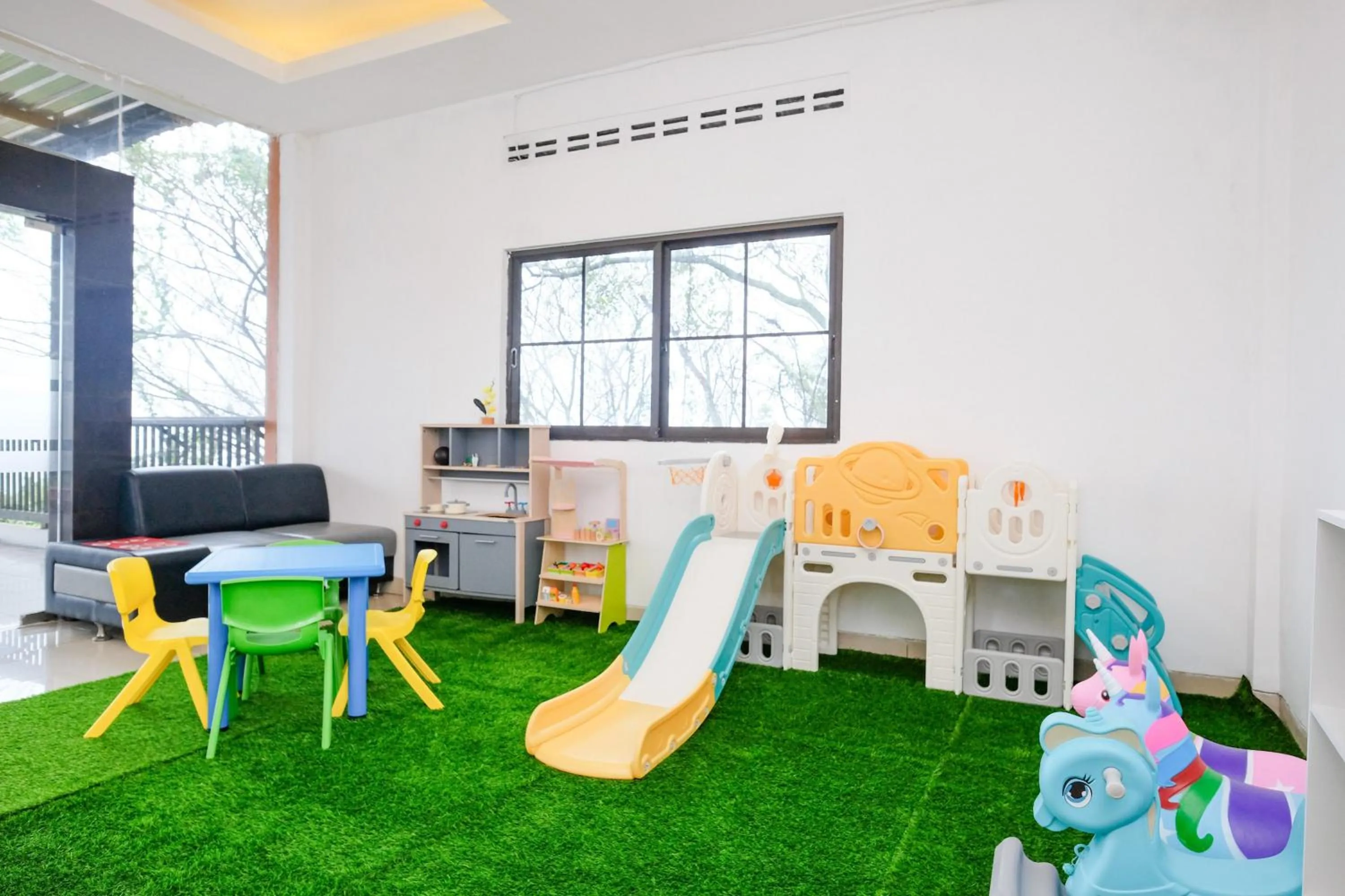 Children play ground in RedDoorz near Taman Rekreasi Selecta