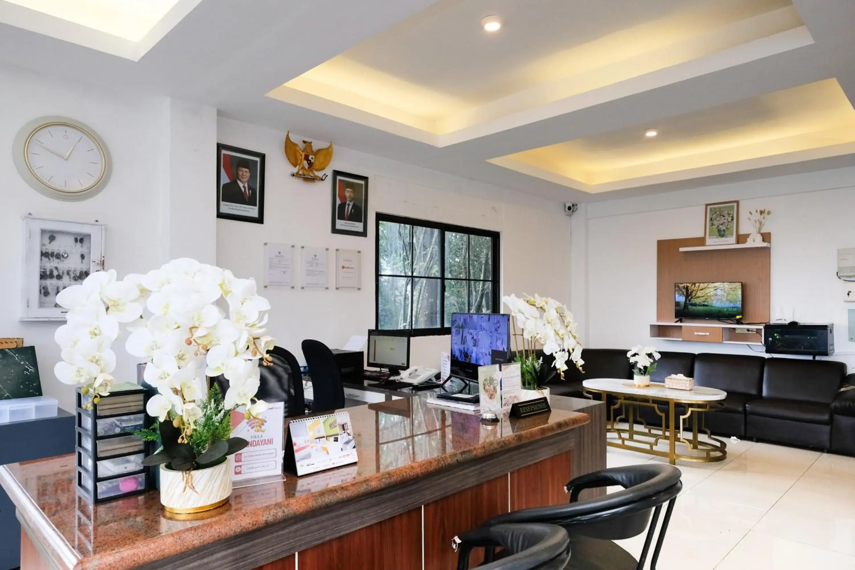 Lobby or reception in RedDoorz near Taman Rekreasi Selecta Lobby or reception in RedDoorz near Taman Rekreasi Selecta