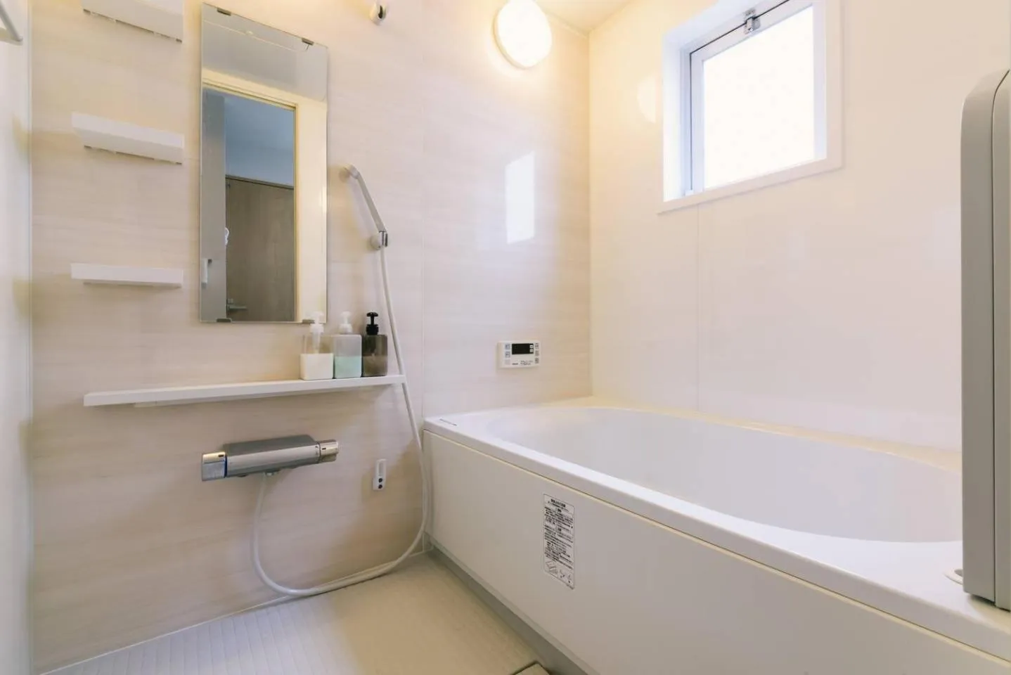 Shower in TEN APARTMENT HOTEL