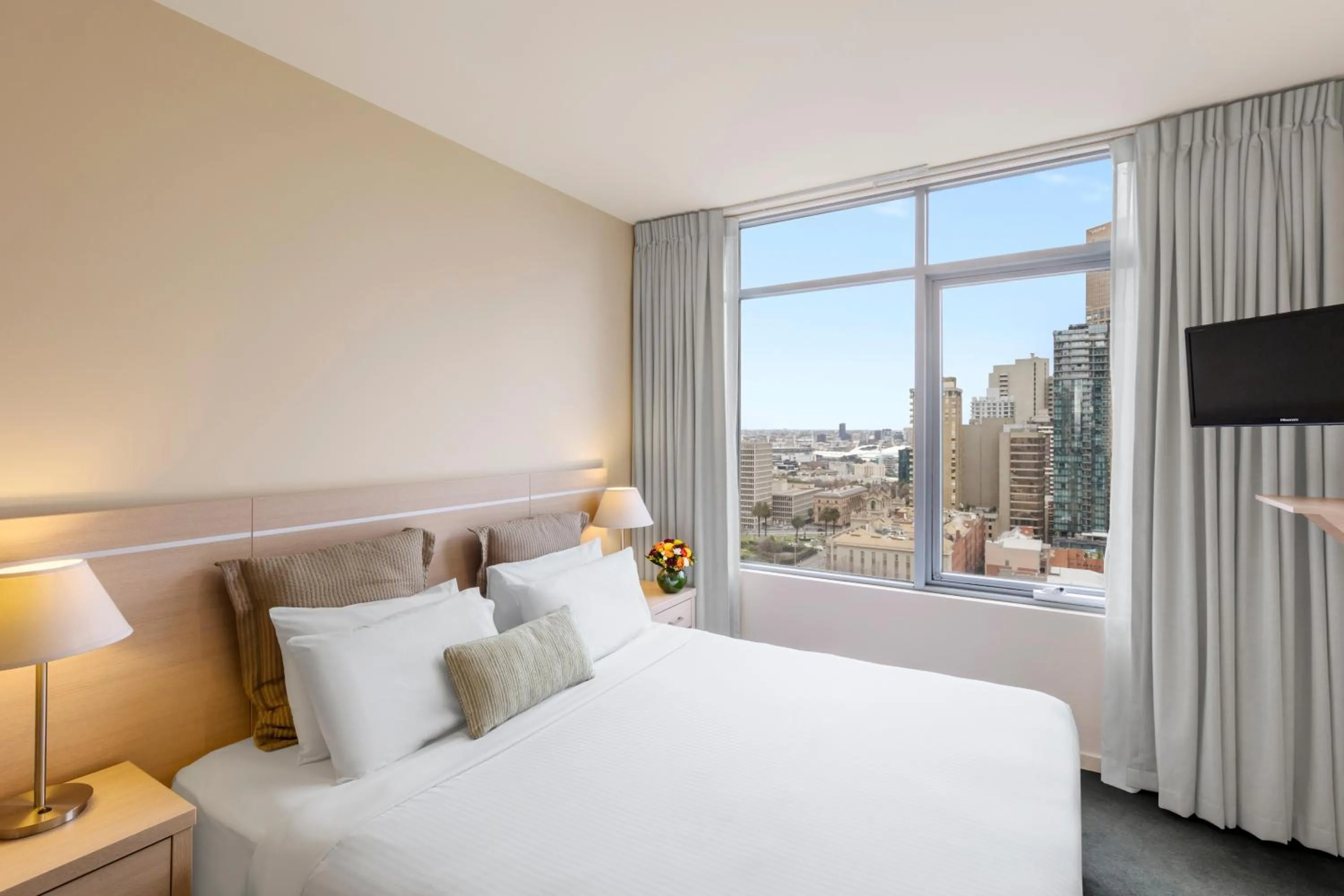 Bedroom, Bed in Oaks Melbourne on Lonsdale Suites