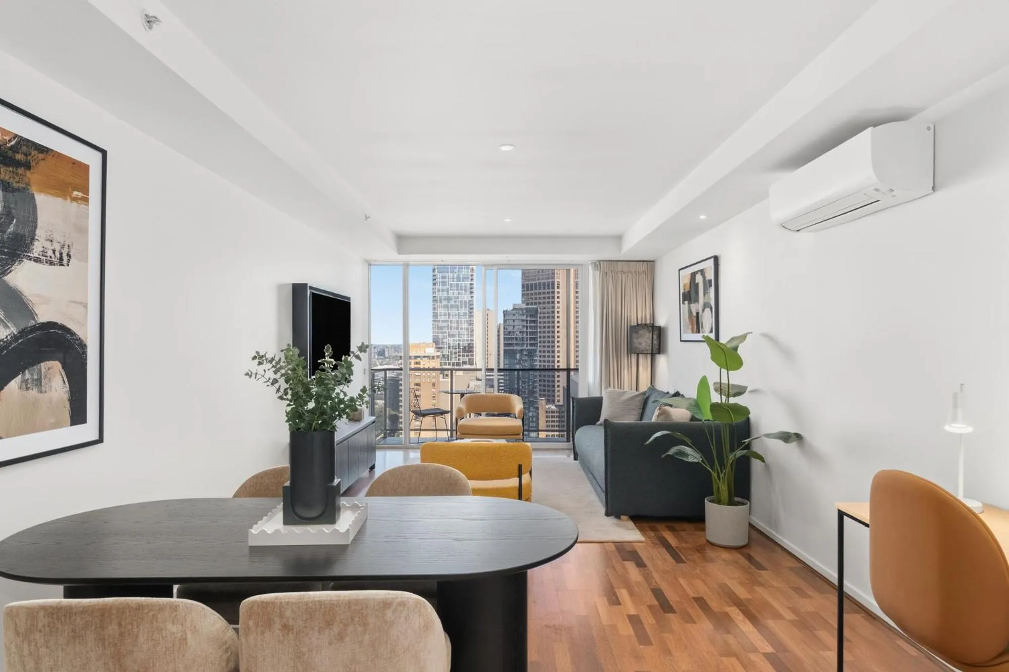 TV and multimedia in Nolo Apartments Lonsdale St