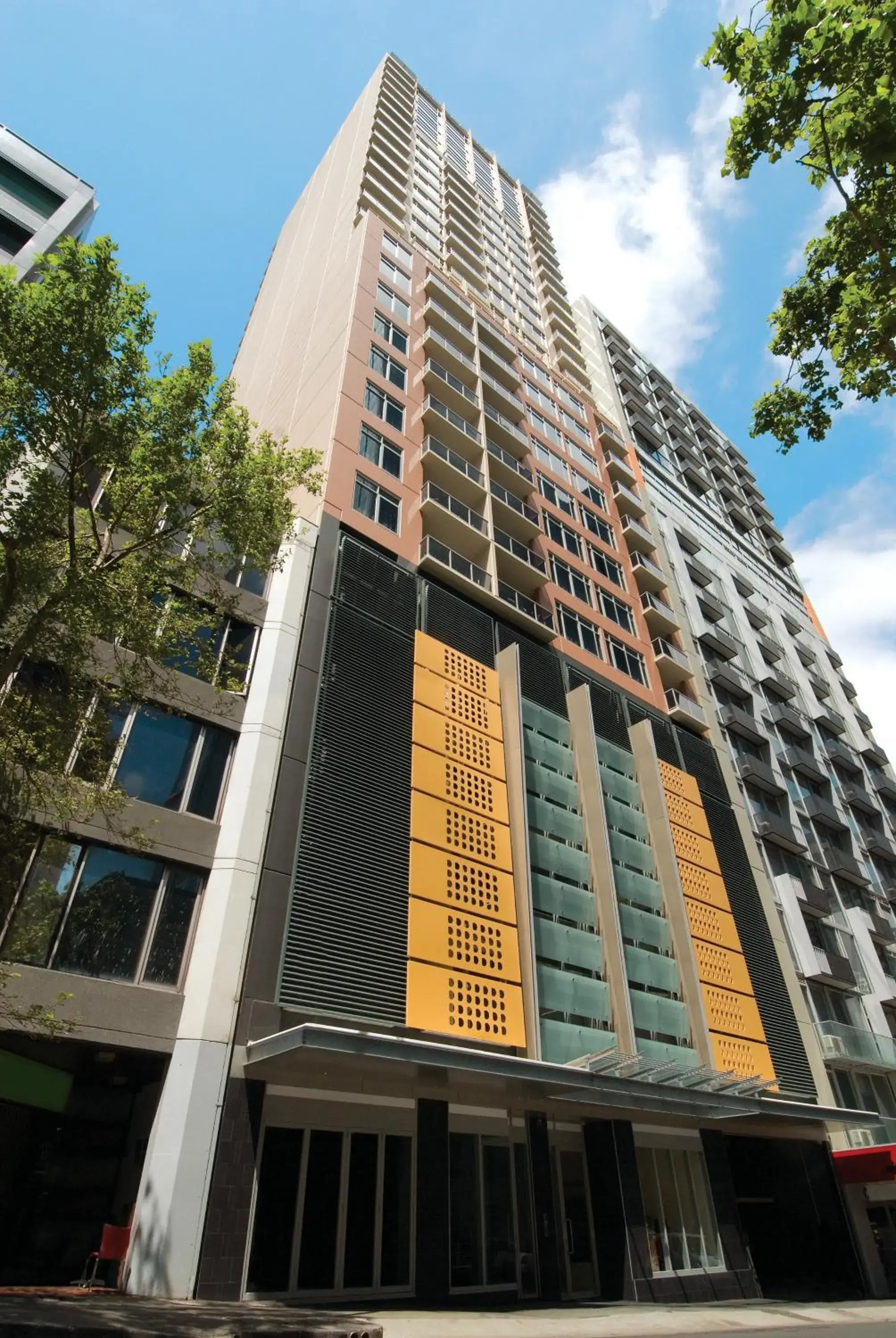 Facade/entrance in Oaks Melbourne on Lonsdale Suites Facade/entrance in Oaks Melbourne on Lonsdale Suites