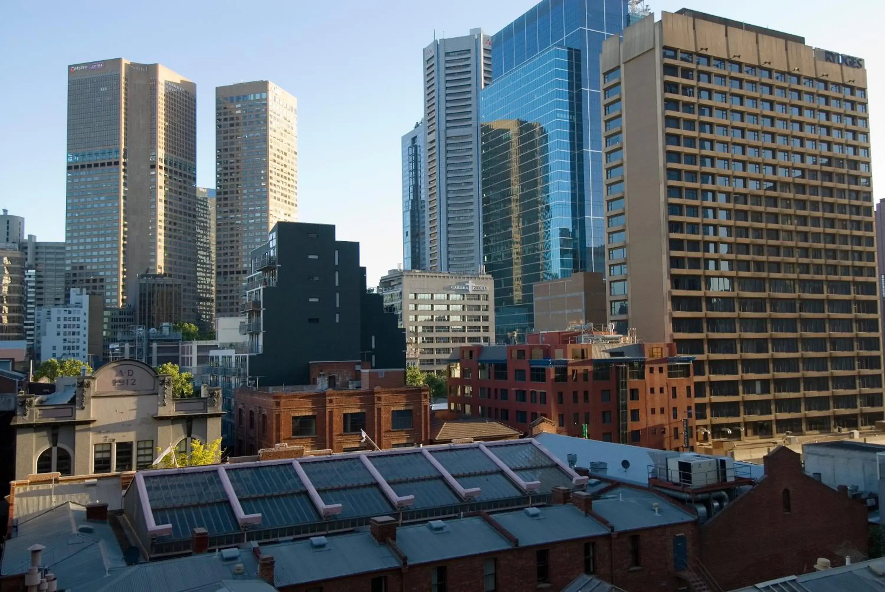 Facade/entrance in Oaks Melbourne on Lonsdale Suites Facade/entrance in Oaks Melbourne on Lonsdale Suites