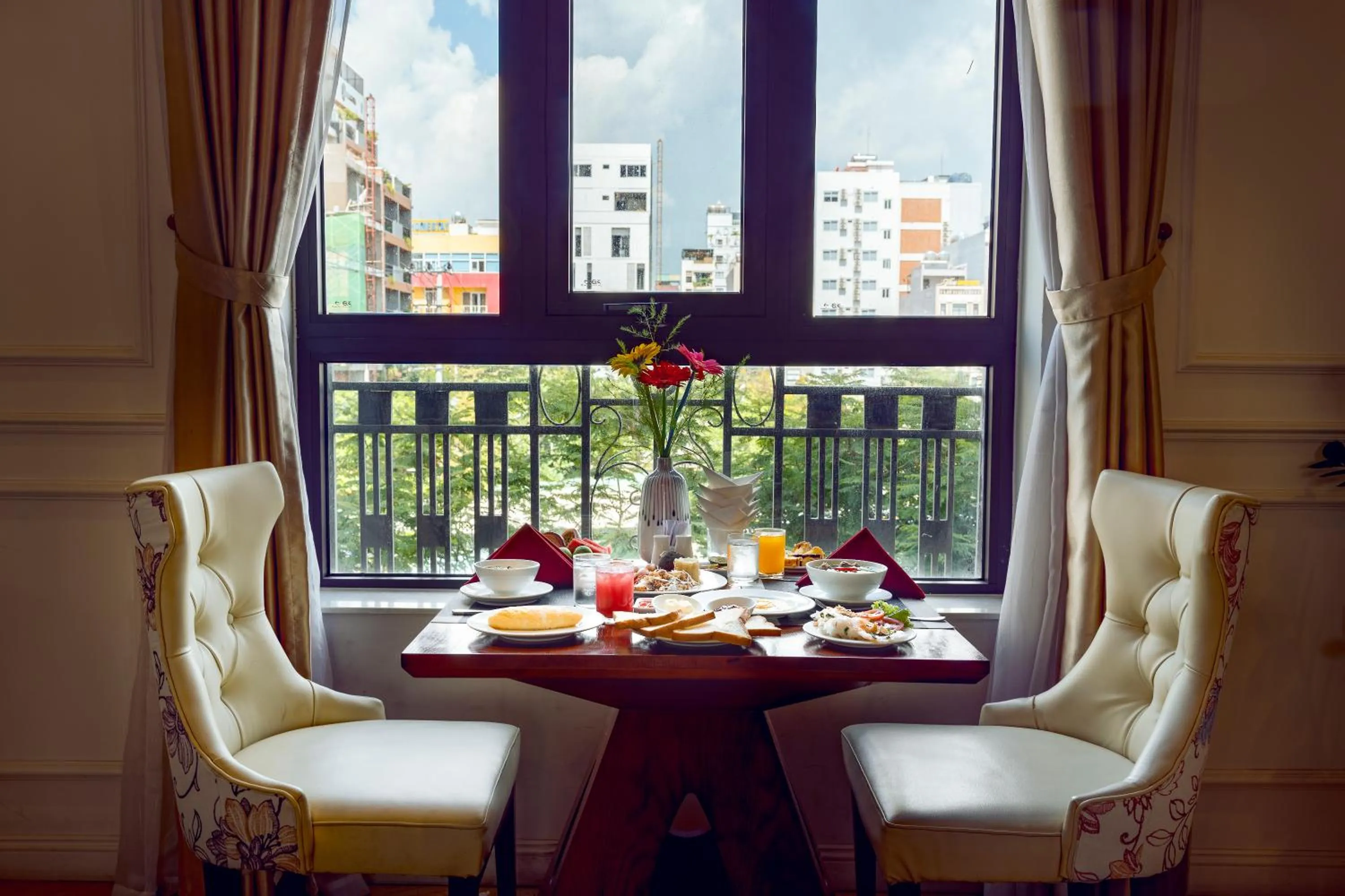 Dining area in Menora Grand Da Nang