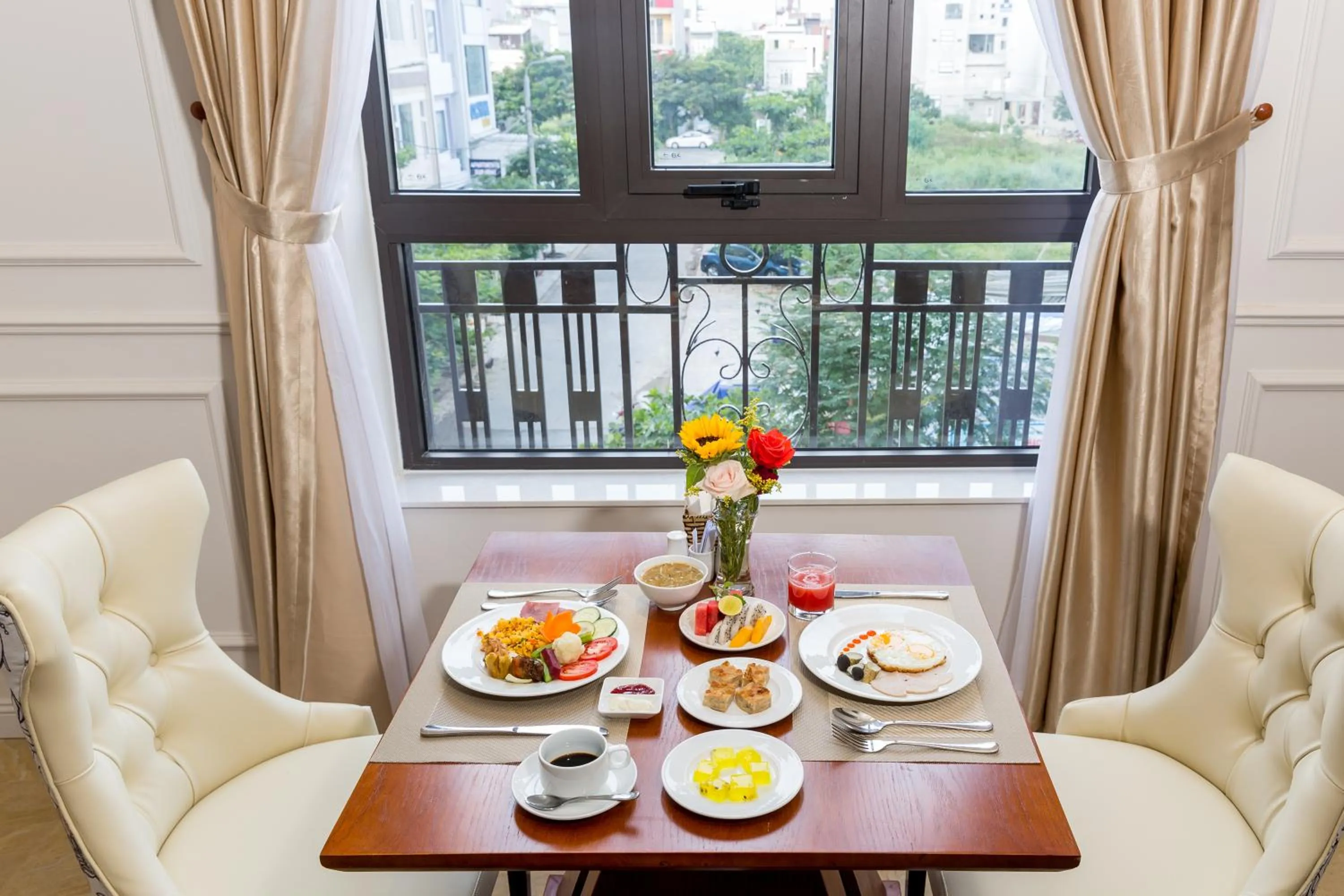 Dining area in Menora Grand Da Nang