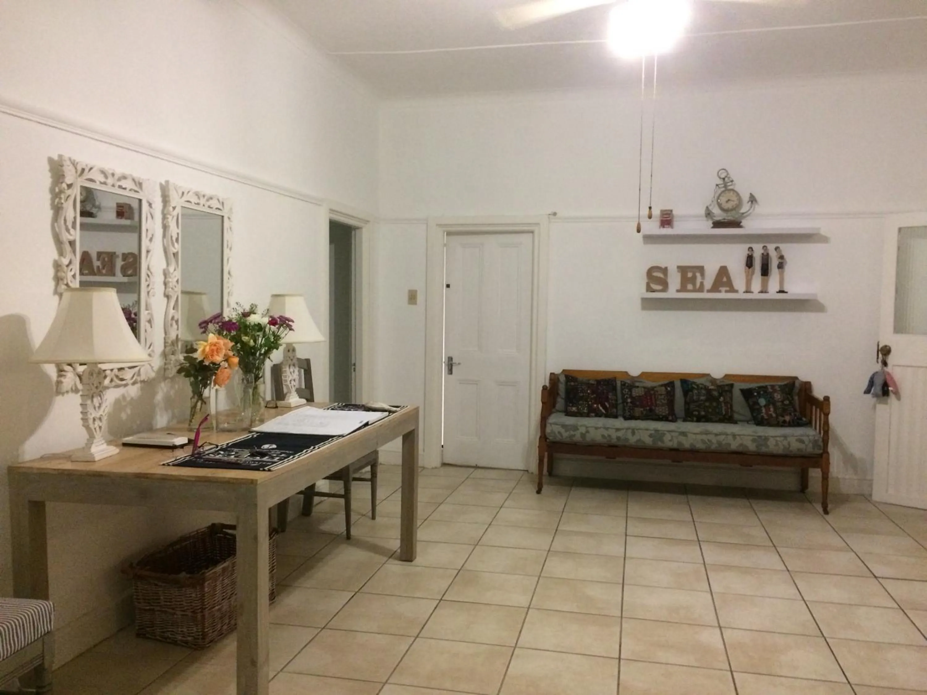 Lobby or reception in Breeze Inn Guesthouse